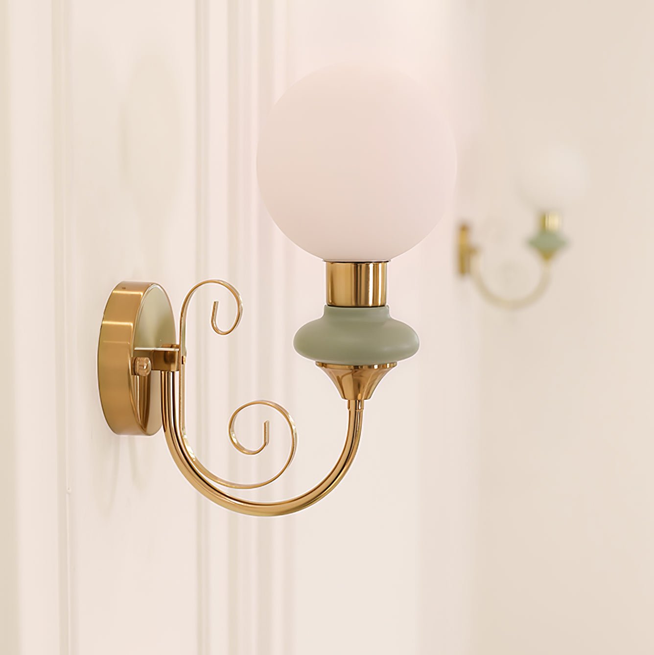 WOW Onyx Wall Lamp