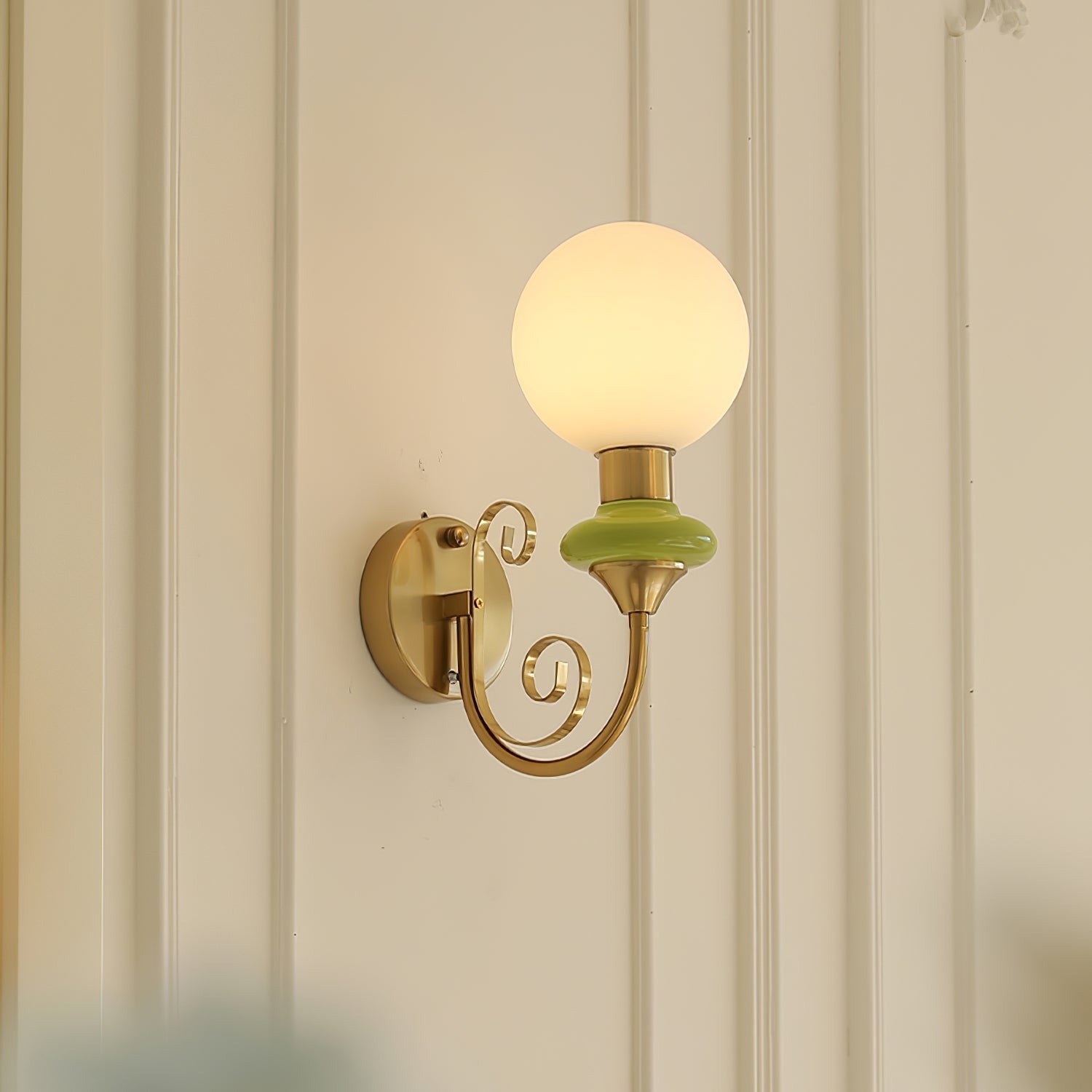 WOW Onyx Wall Lamp