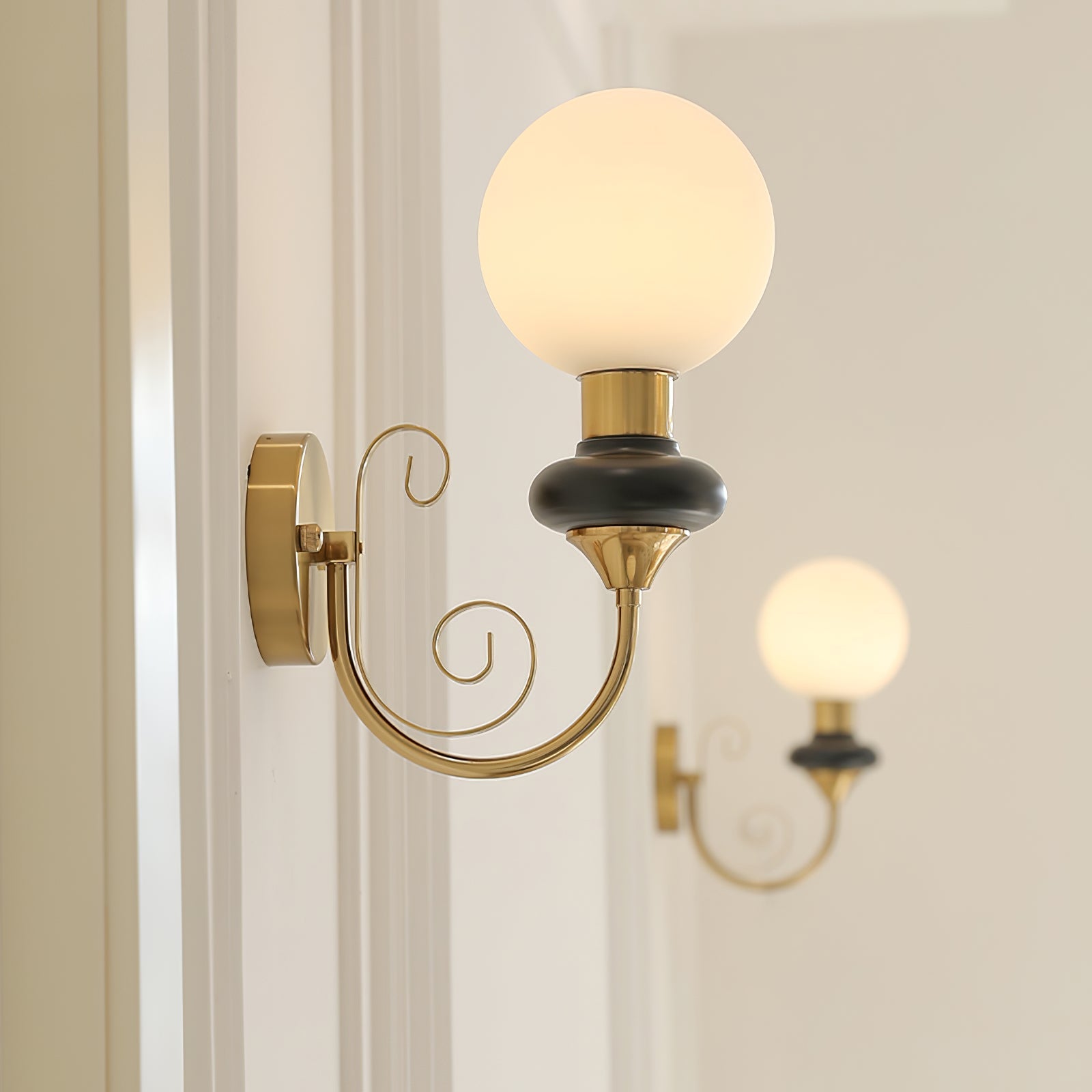 WOW Onyx Wall Lamp