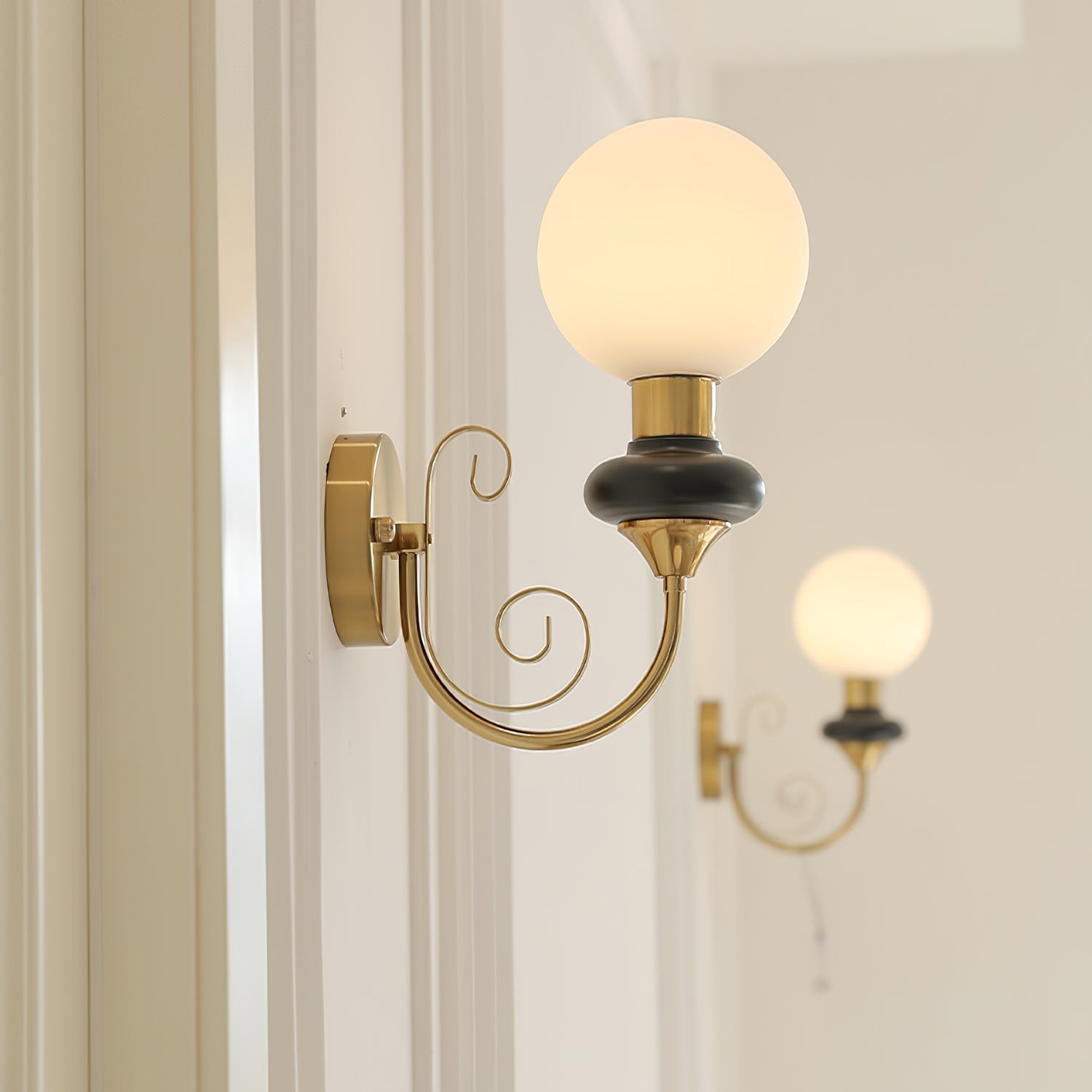 WOW Onyx Wall Lamp