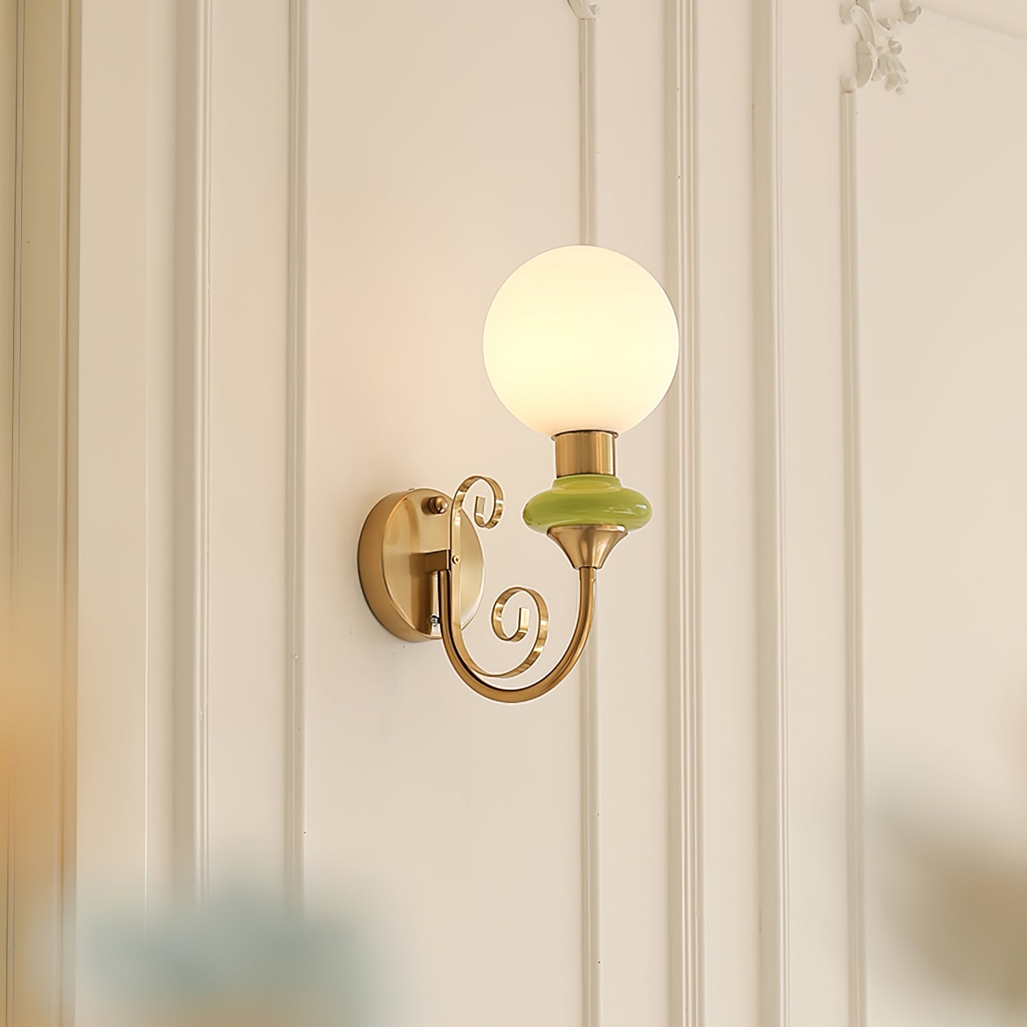 WOW Onyx Wall Lamp