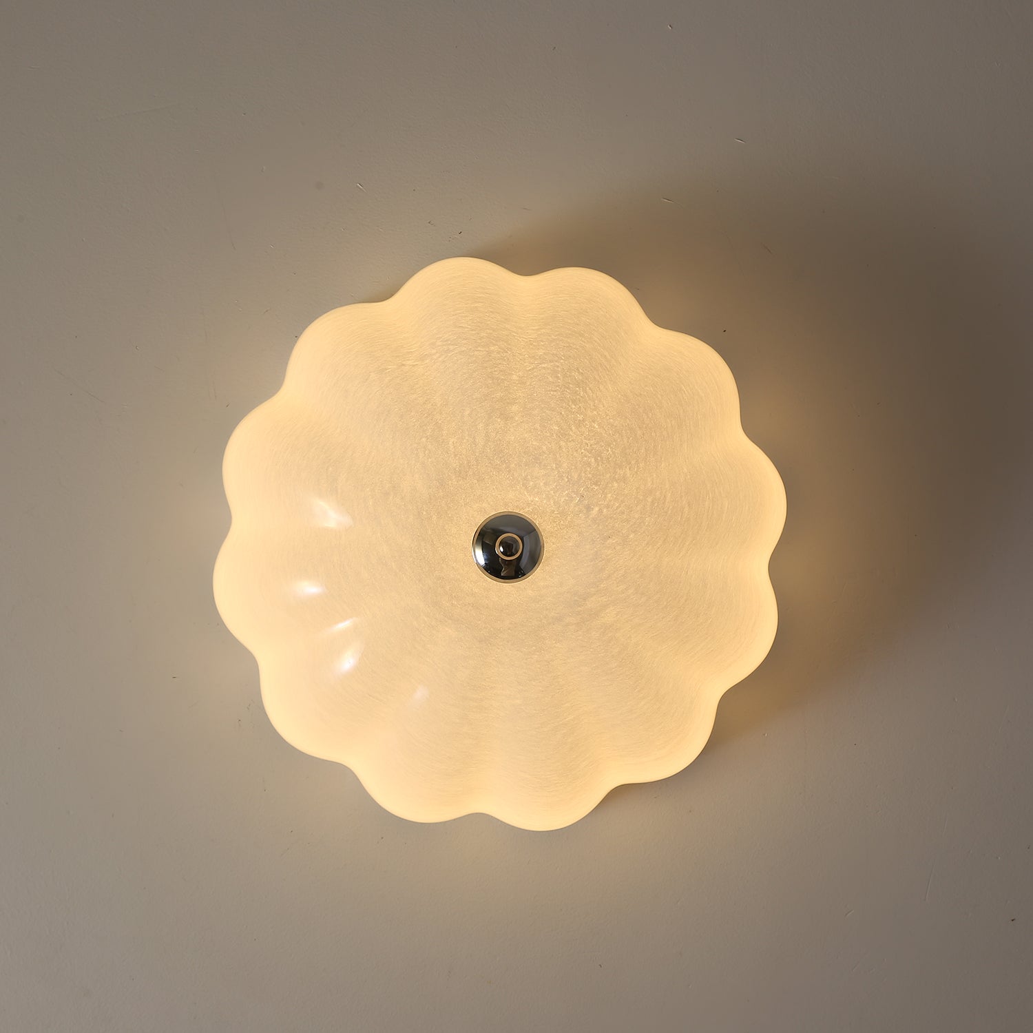 WOW Opal Shell Ceiling Lamp