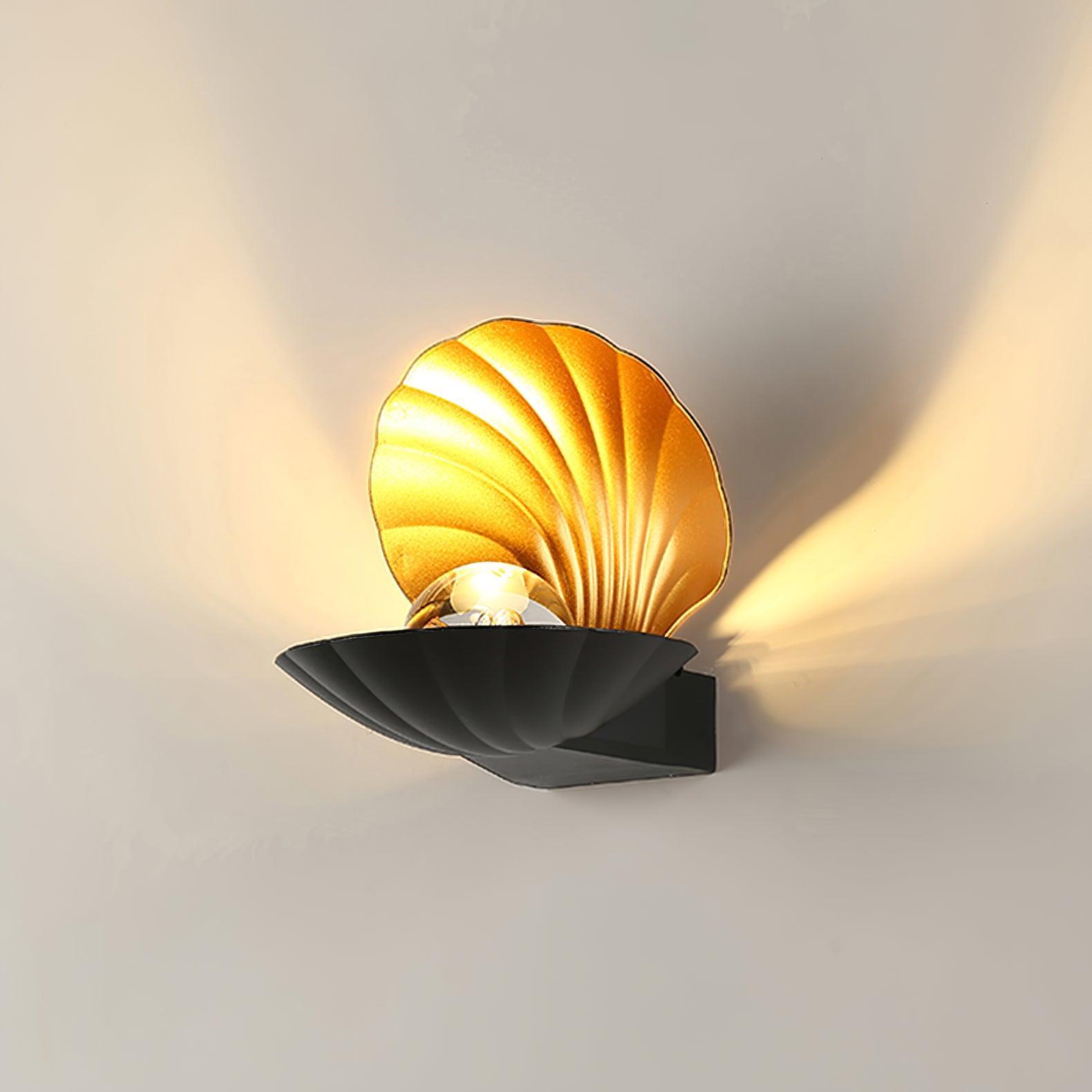 WOW Pearl Clam Wall Light