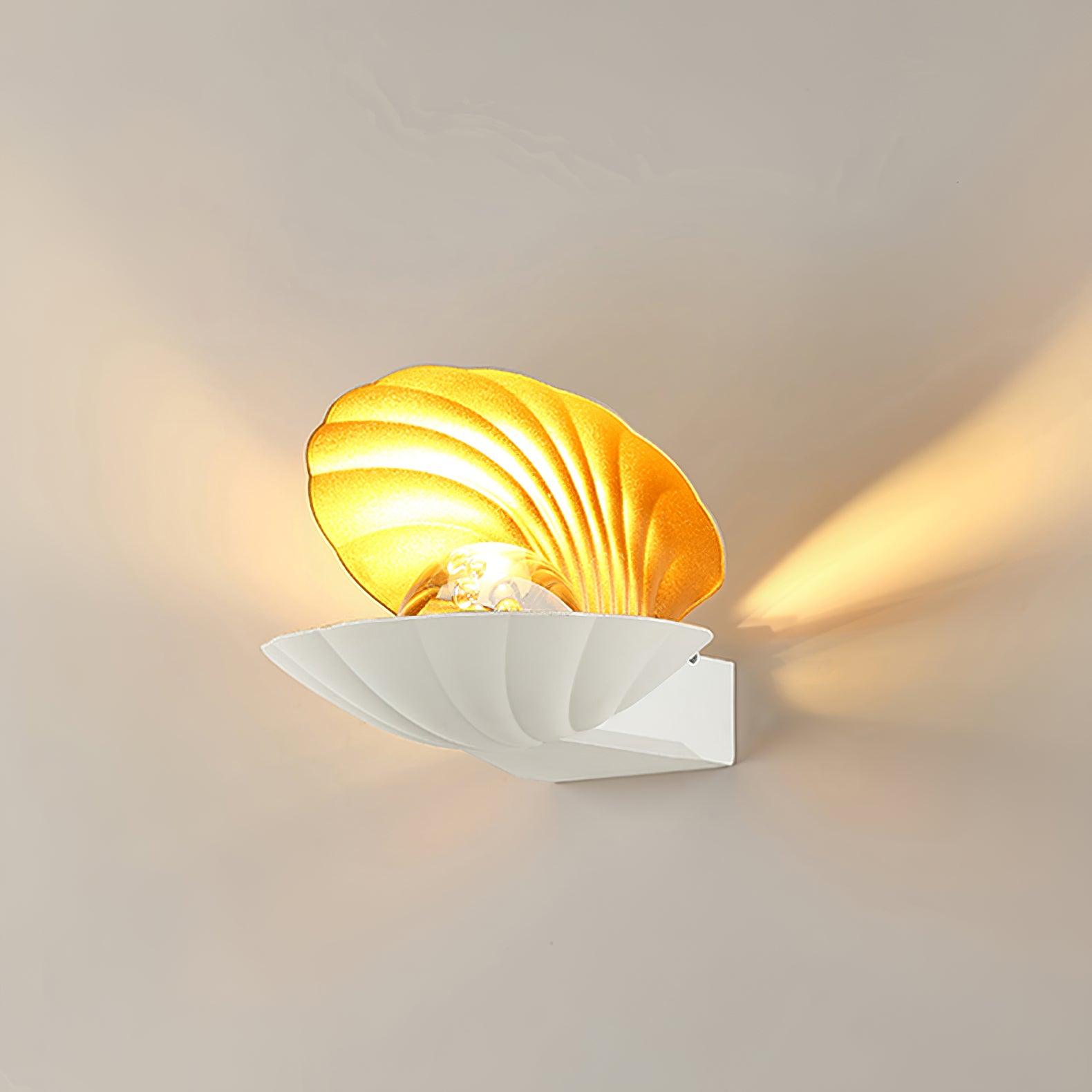 WOW Pearl Clam Wall Light