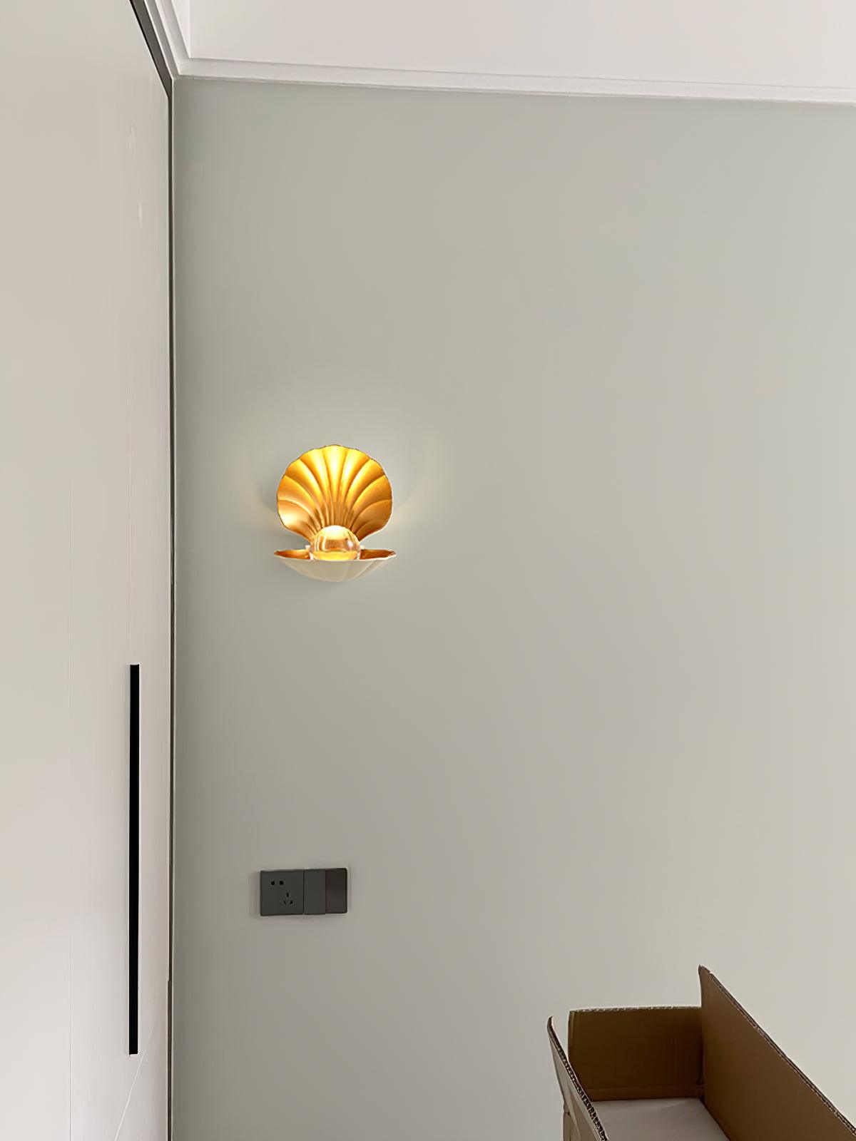 WOW Pearl Clam Wall Light
