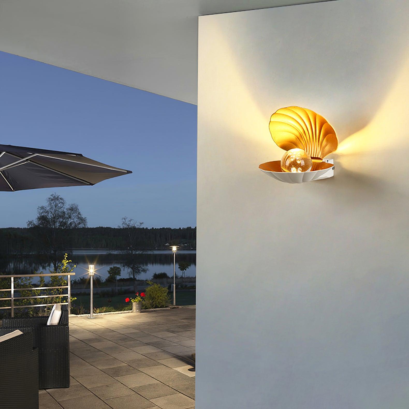 WOW Pearl Clam Wall Light