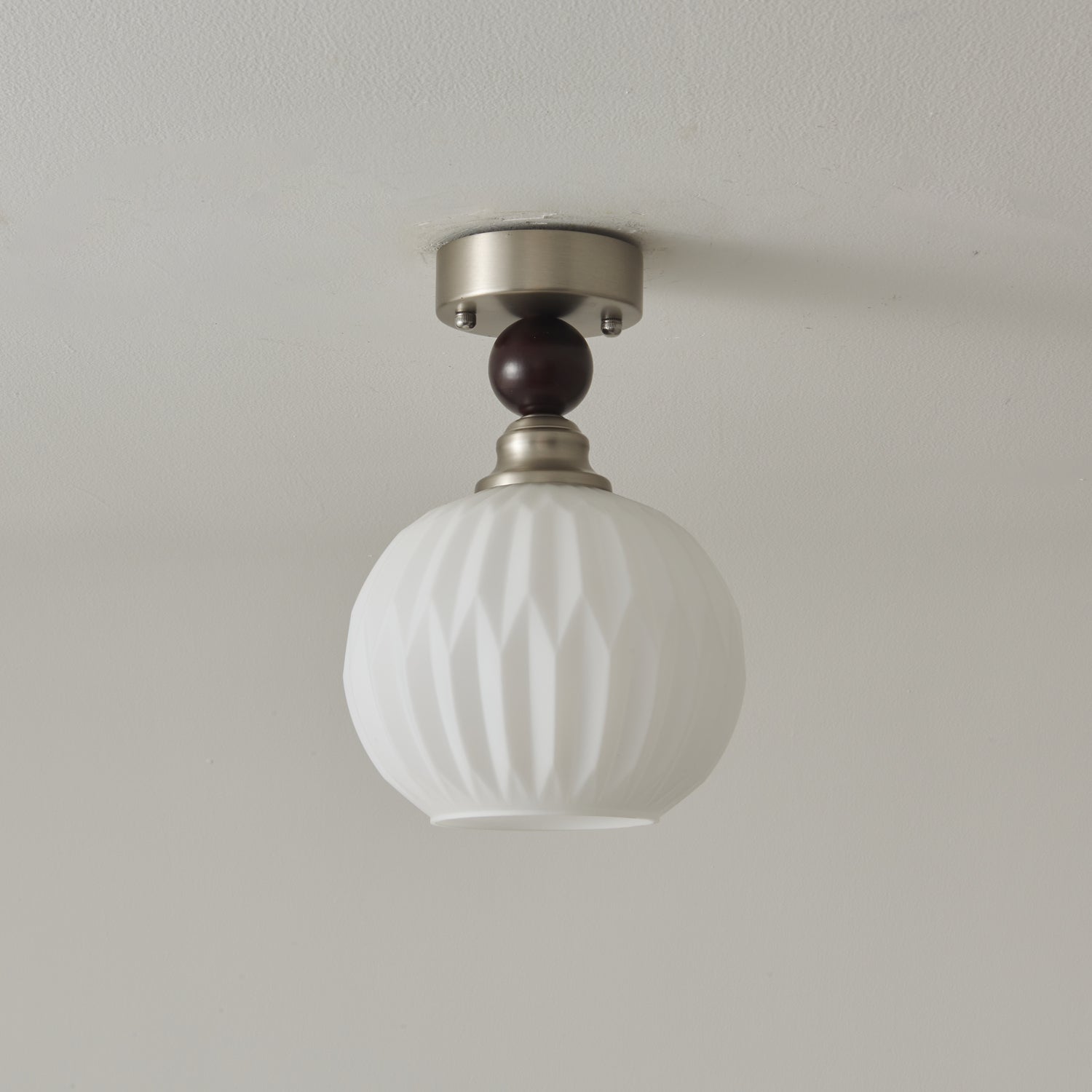 WOW Pearl Sphere Ceiling Lamp