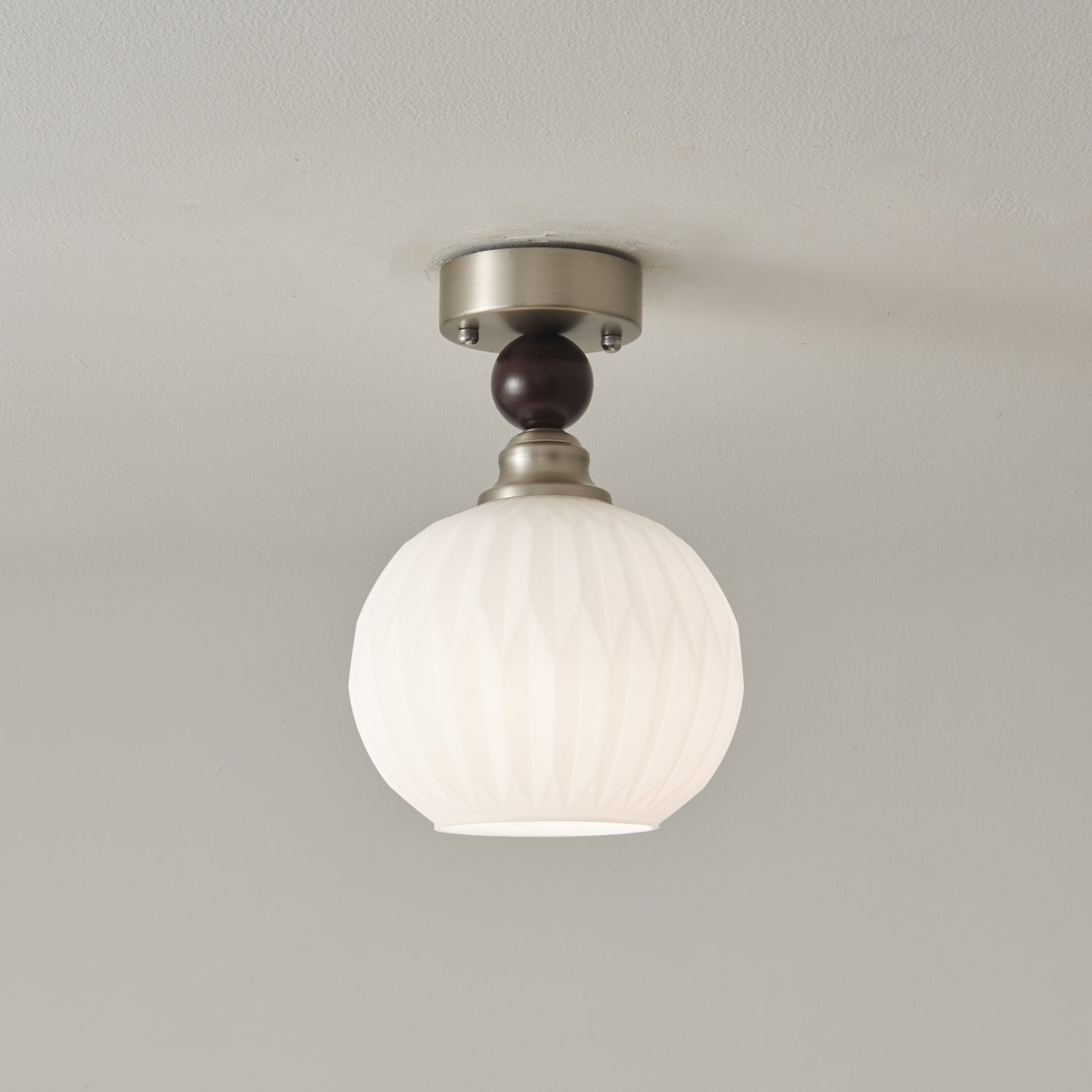WOW Pearl Sphere Ceiling Lamp