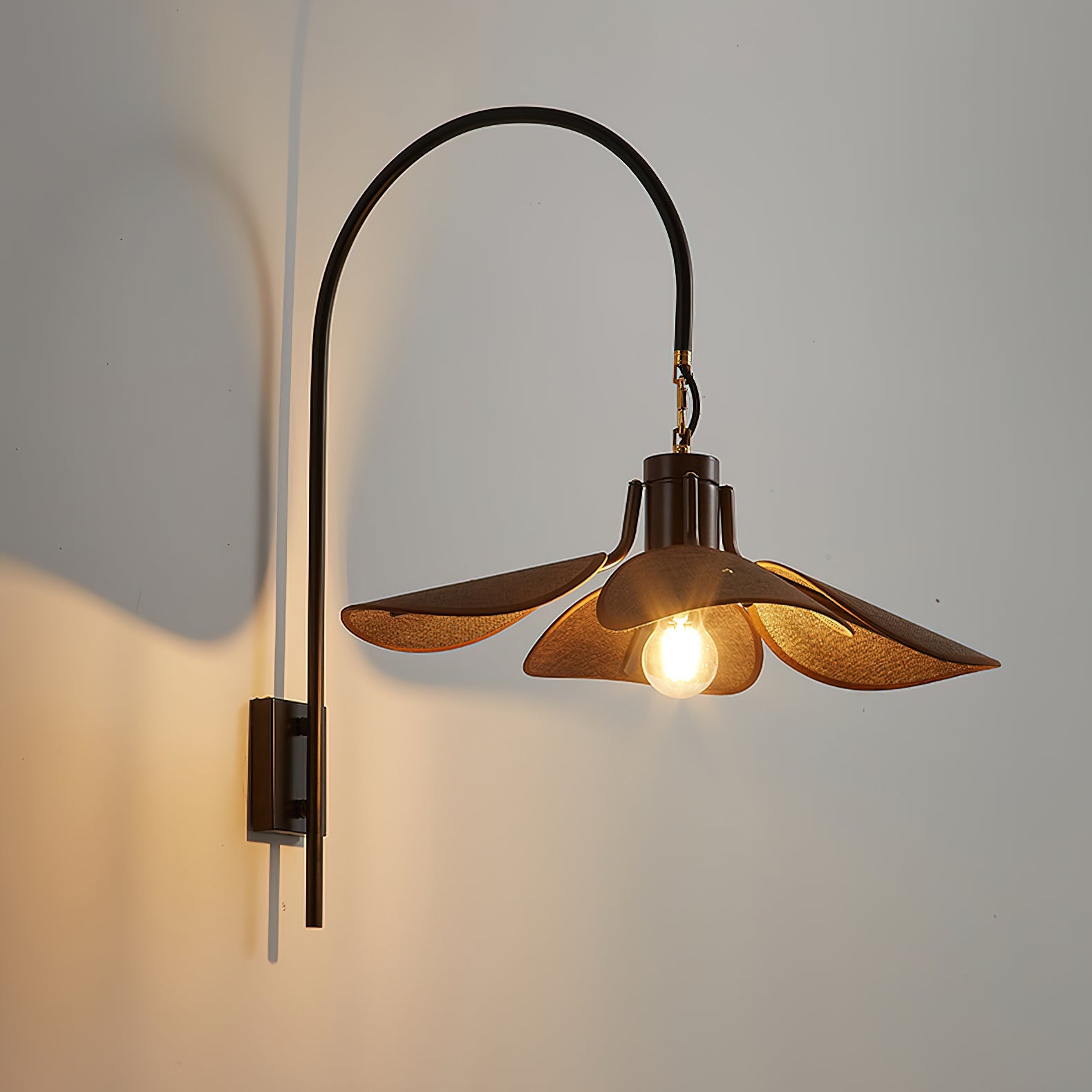 WOW Petal Bloom Wall Lamp