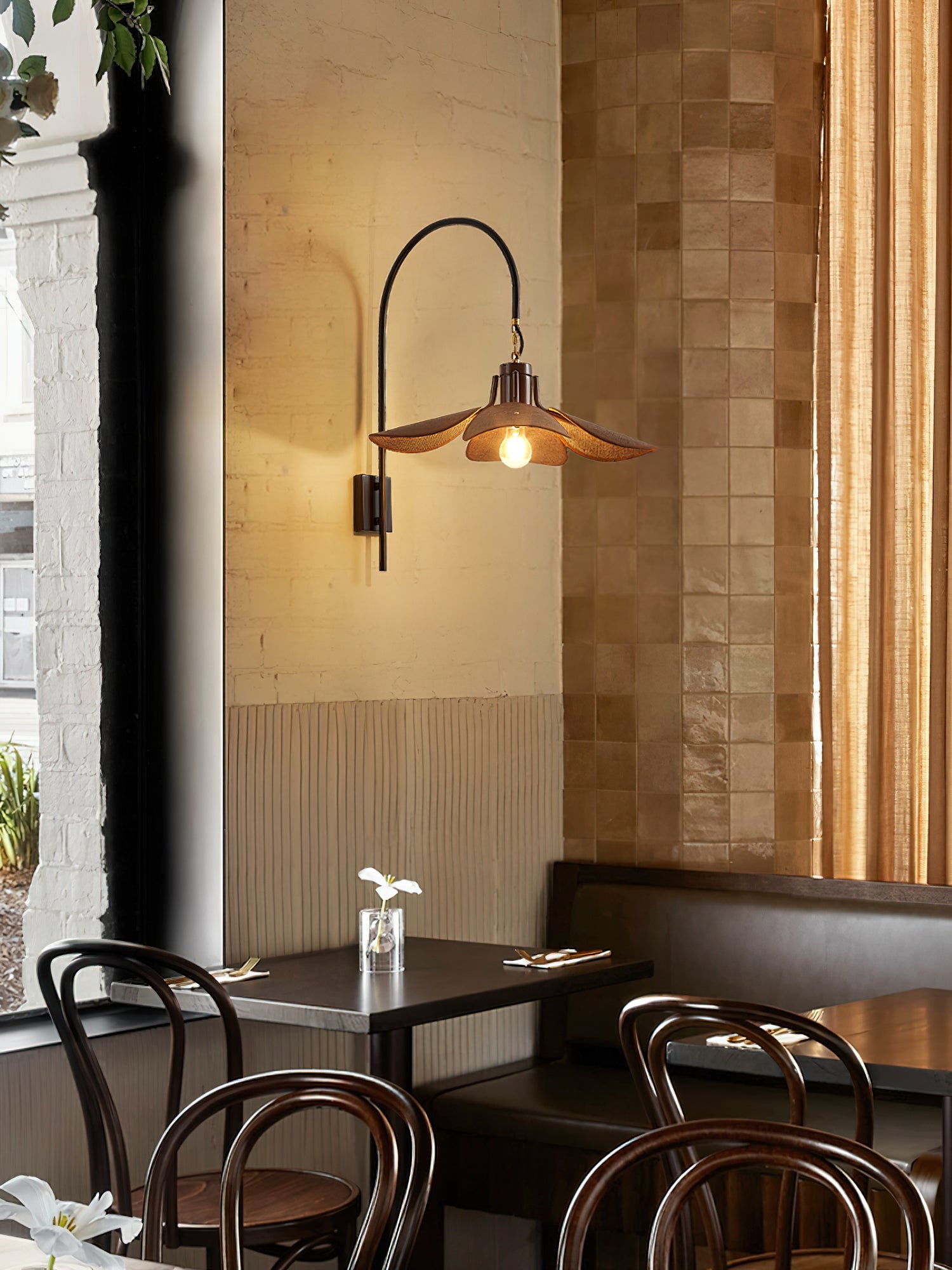 WOW Petal Bloom Wall Lamp