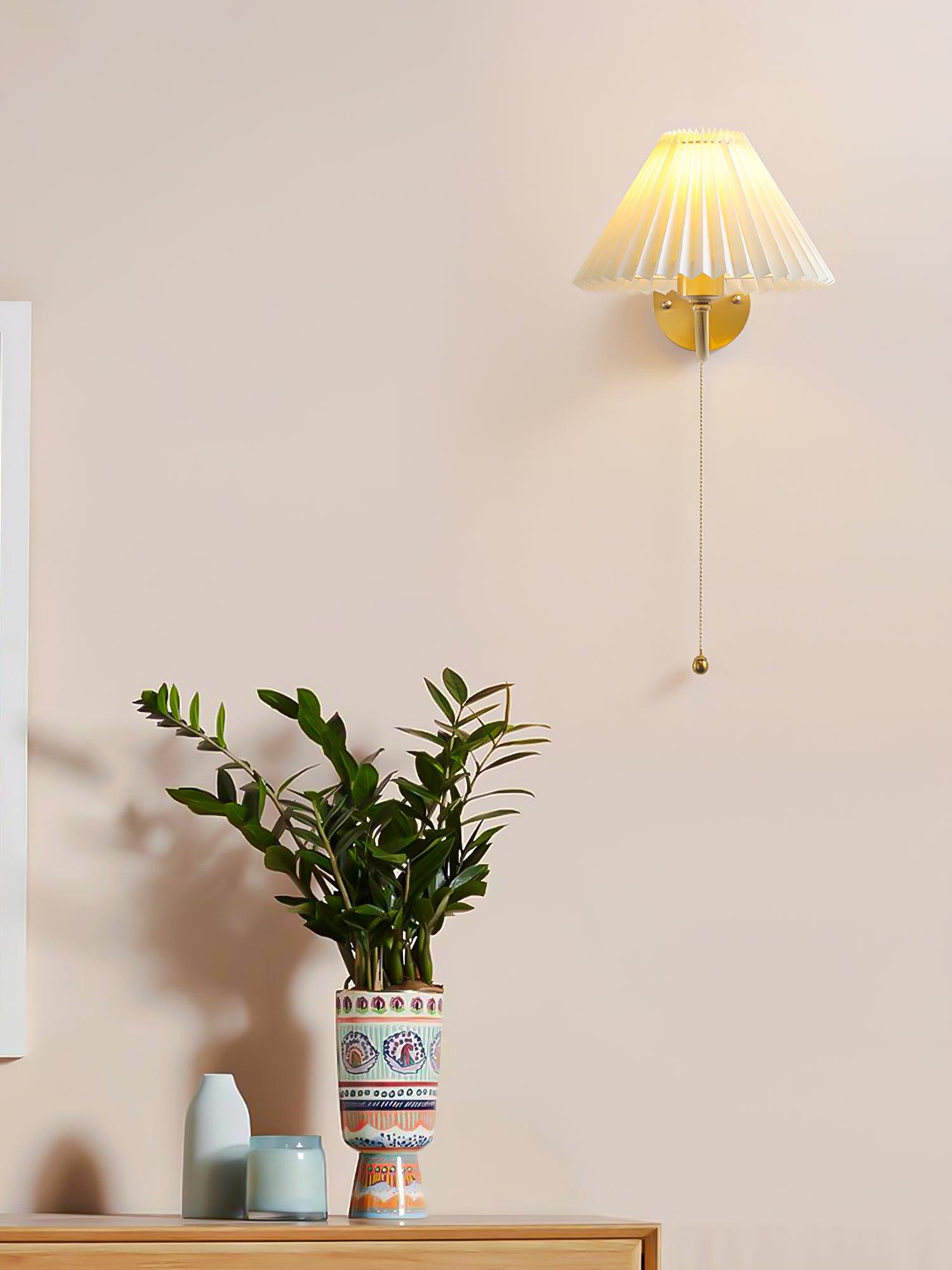 WOW Pleated Wall Lamp