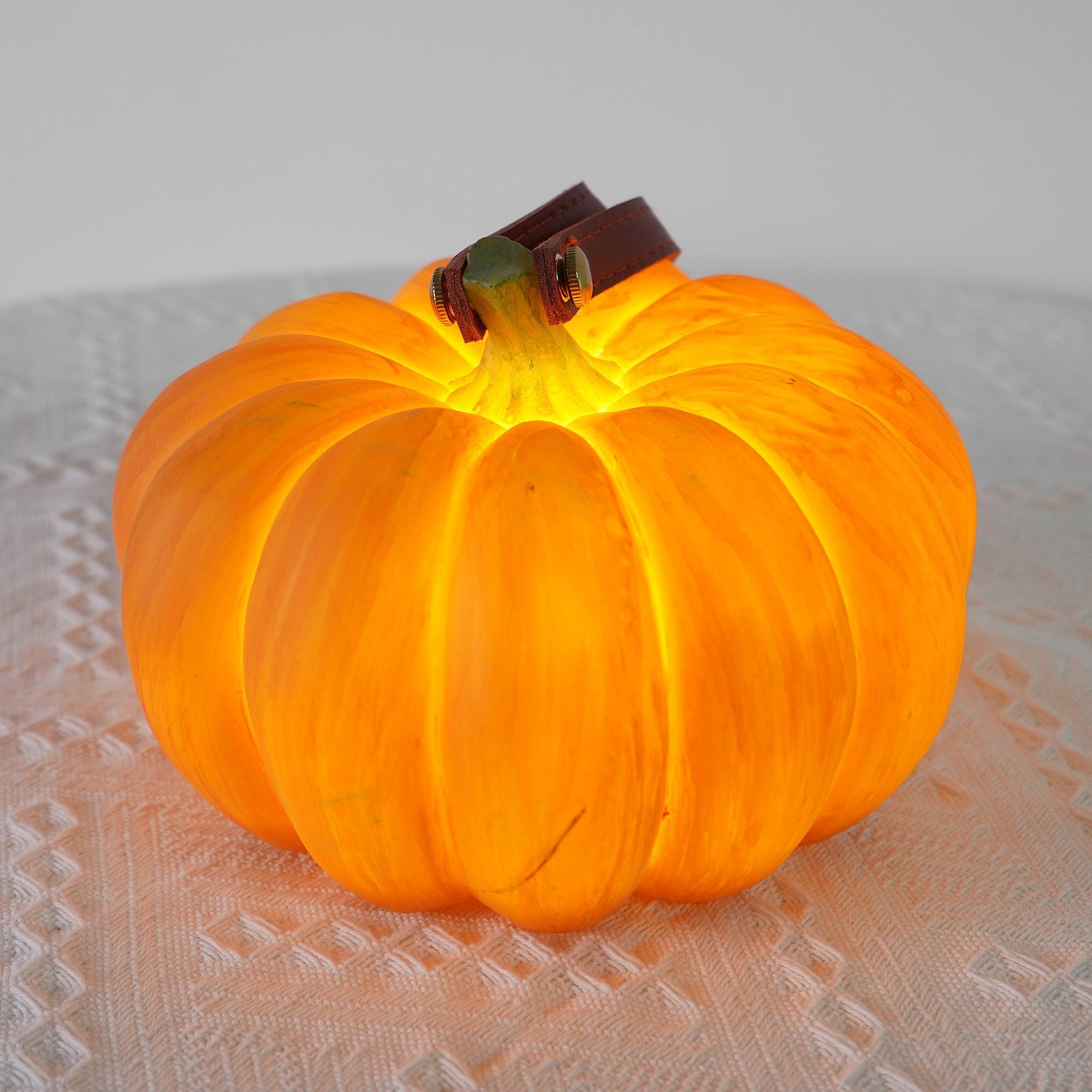WOW Portable Pumpkin Built-in Battery Table Lamp