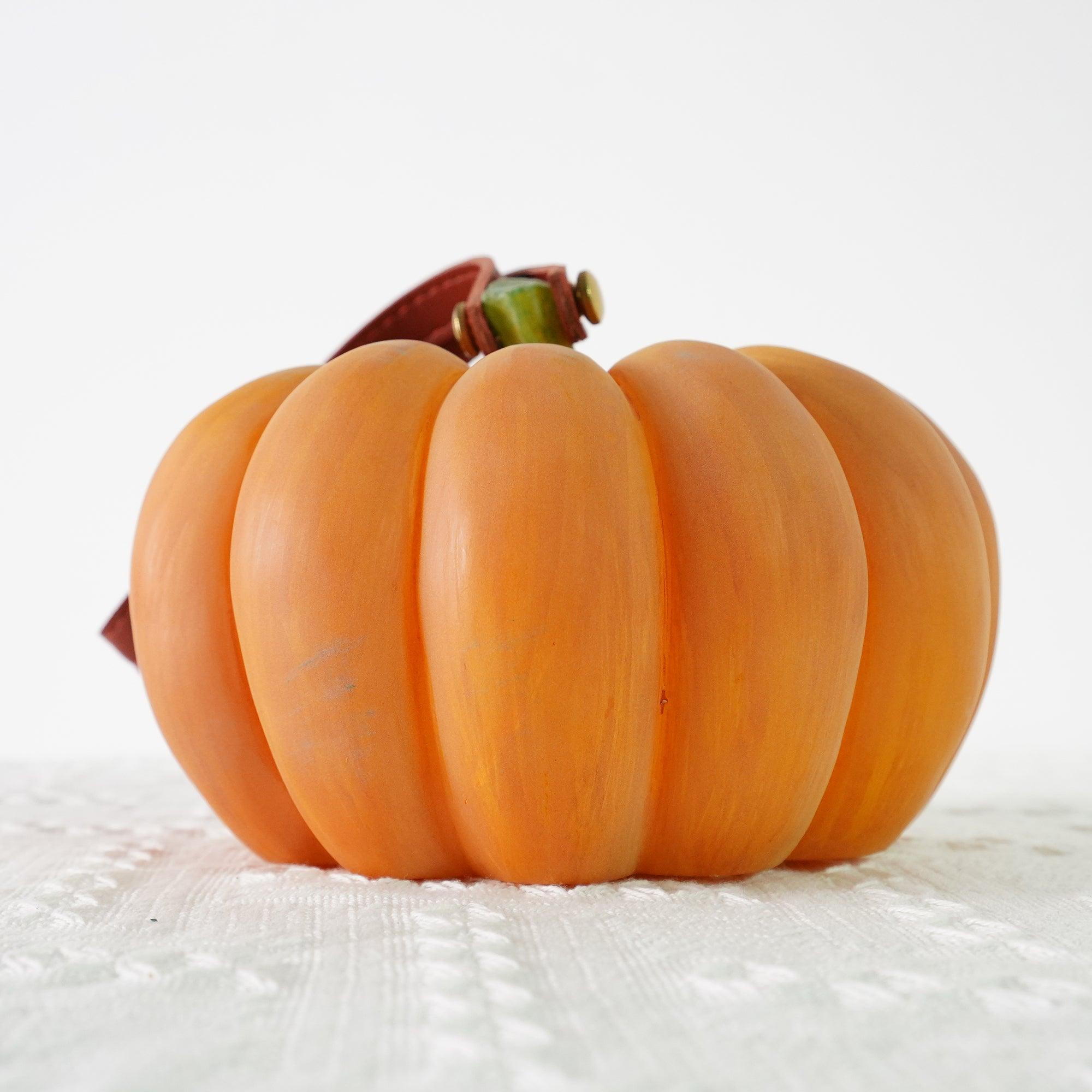 WOW Portable Pumpkin Built-in Battery Table Lamp
