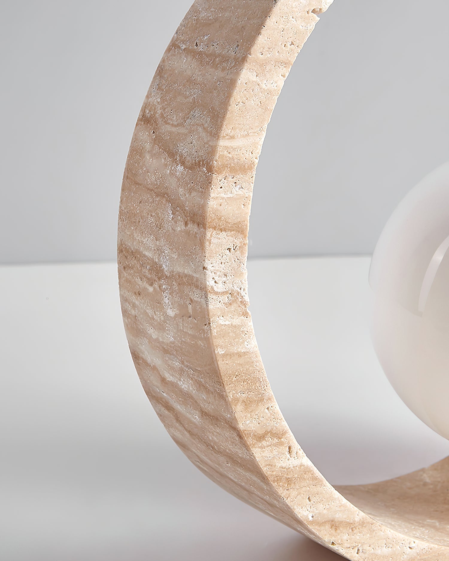 WOW Q Circle Table Lamp