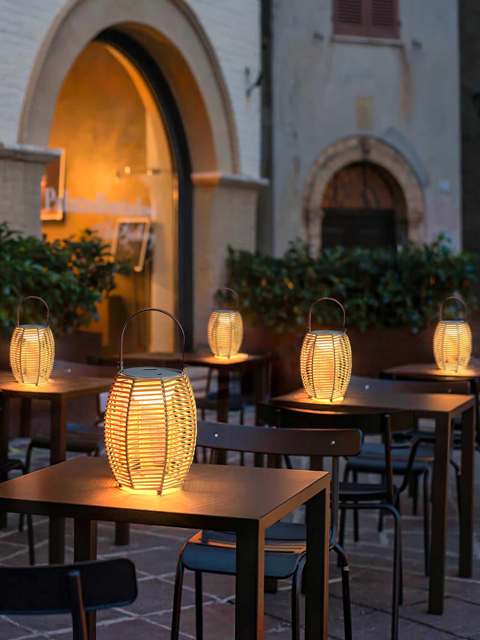 WOW Lantern Built-in Battery Table Lamp
