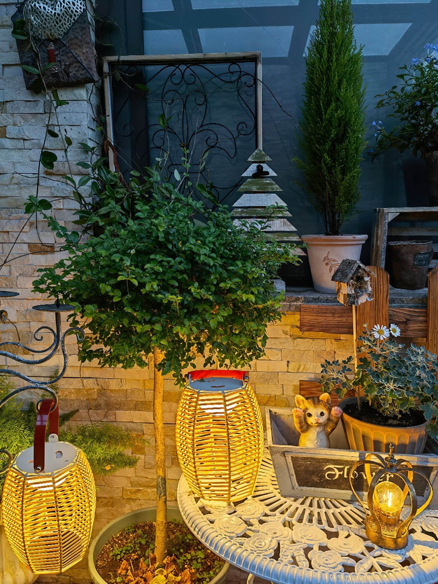 WOW Lantern Built-in Battery Table Lamp