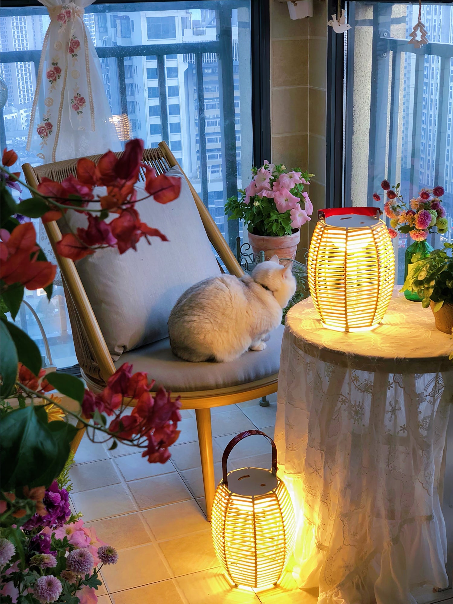 WOW Lantern Built-in Battery Table Lamp