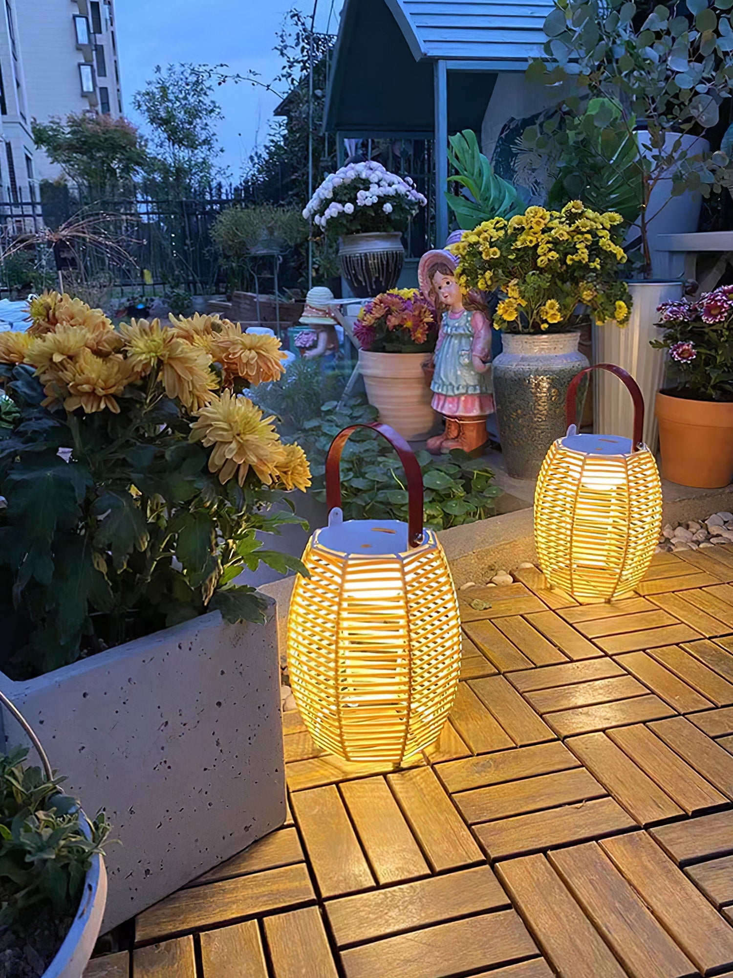 WOW Lantern Built-in Battery Table Lamp