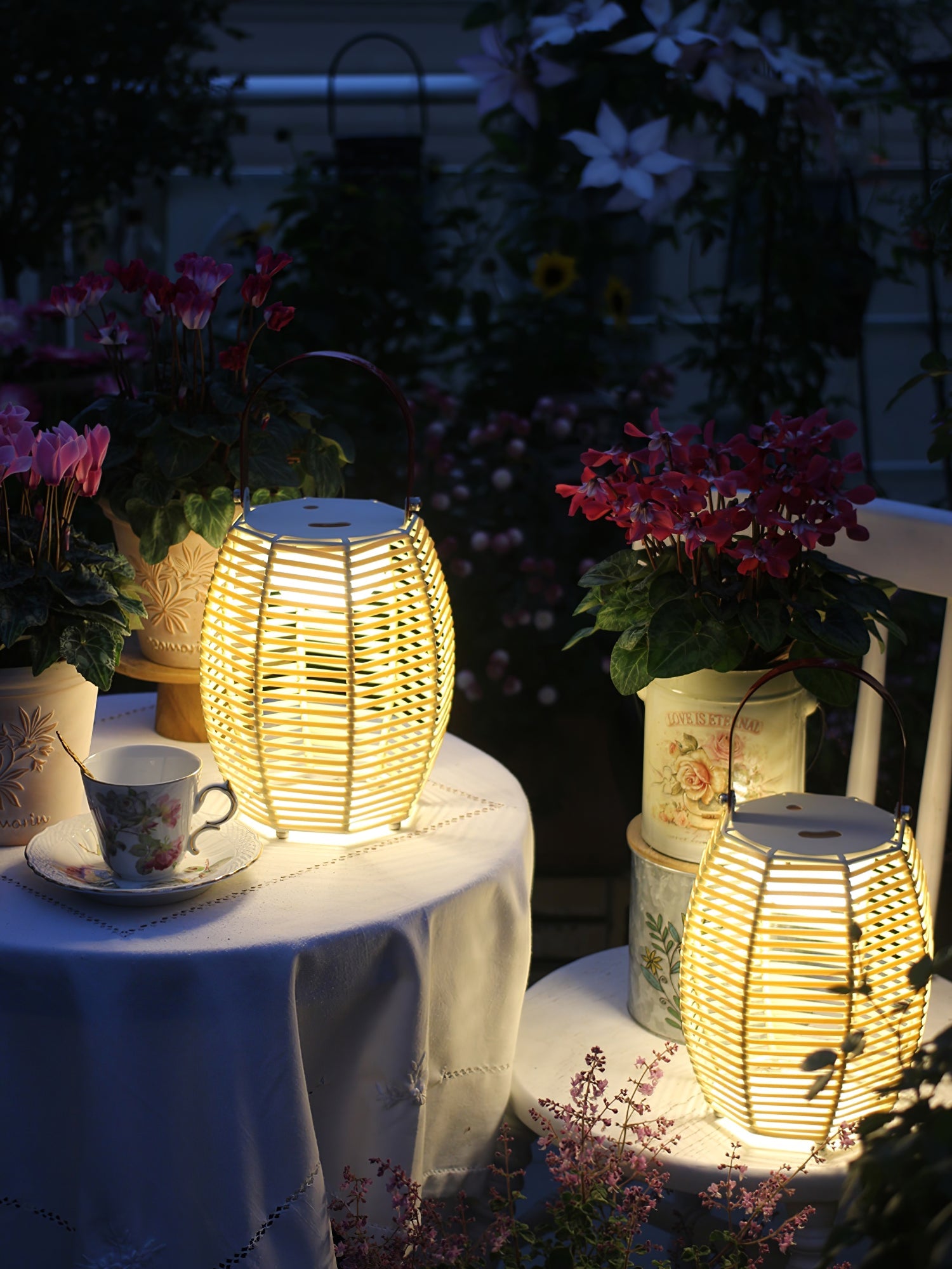 WOW Lantern Built-in Battery Table Lamp