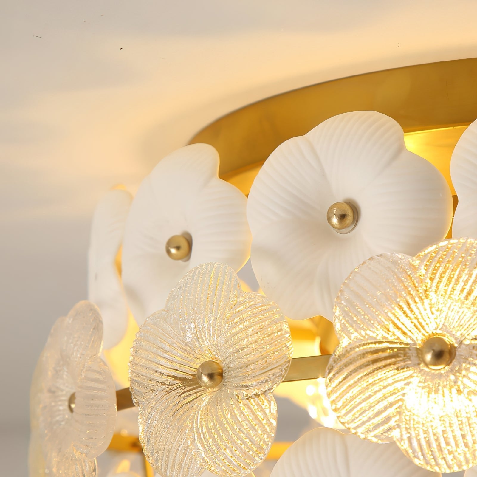 WOW Regina Flowers Ceiling Lamp