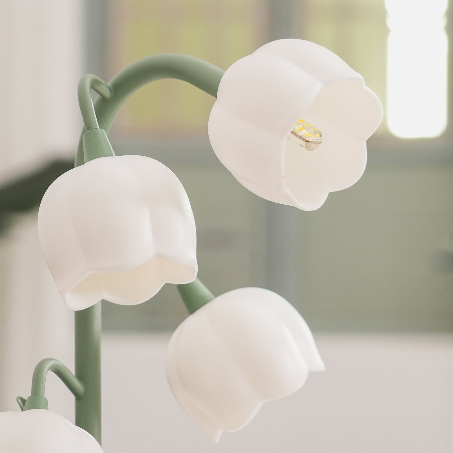 Sara Orchid Table Lamp