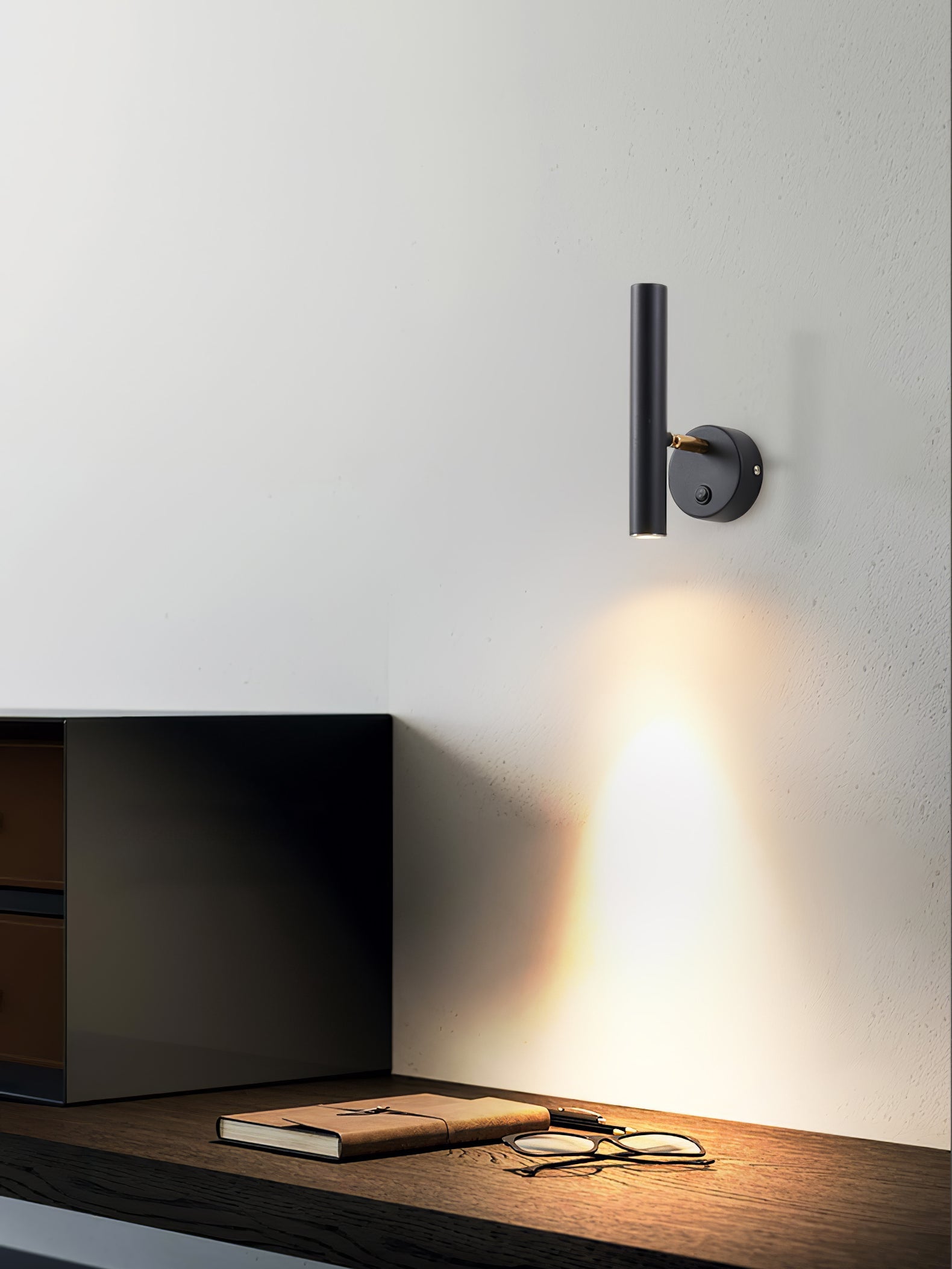 WOW Slender Adjustable Wall Lamp
