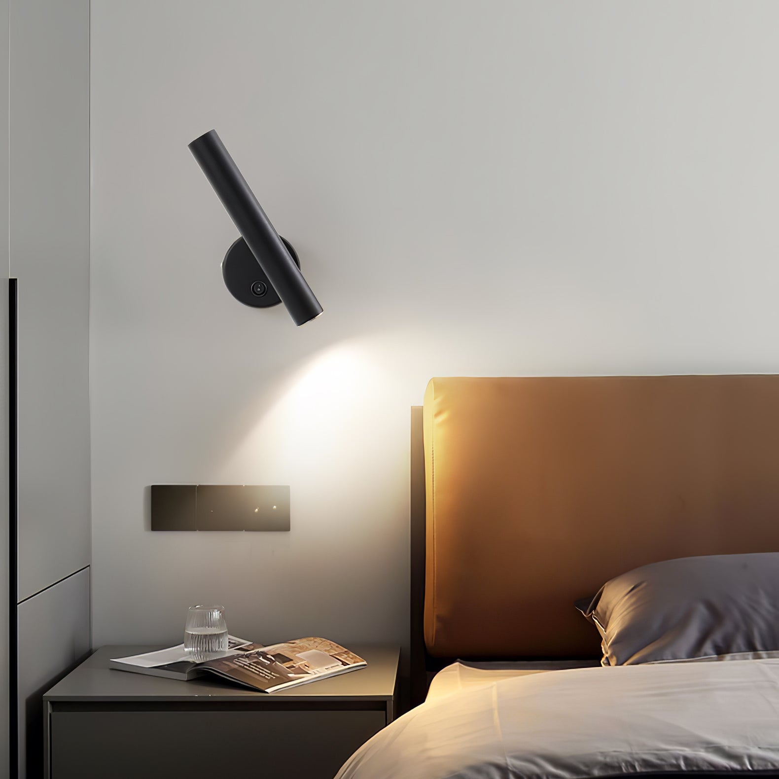 WOW Slender Adjustable Wall Lamp