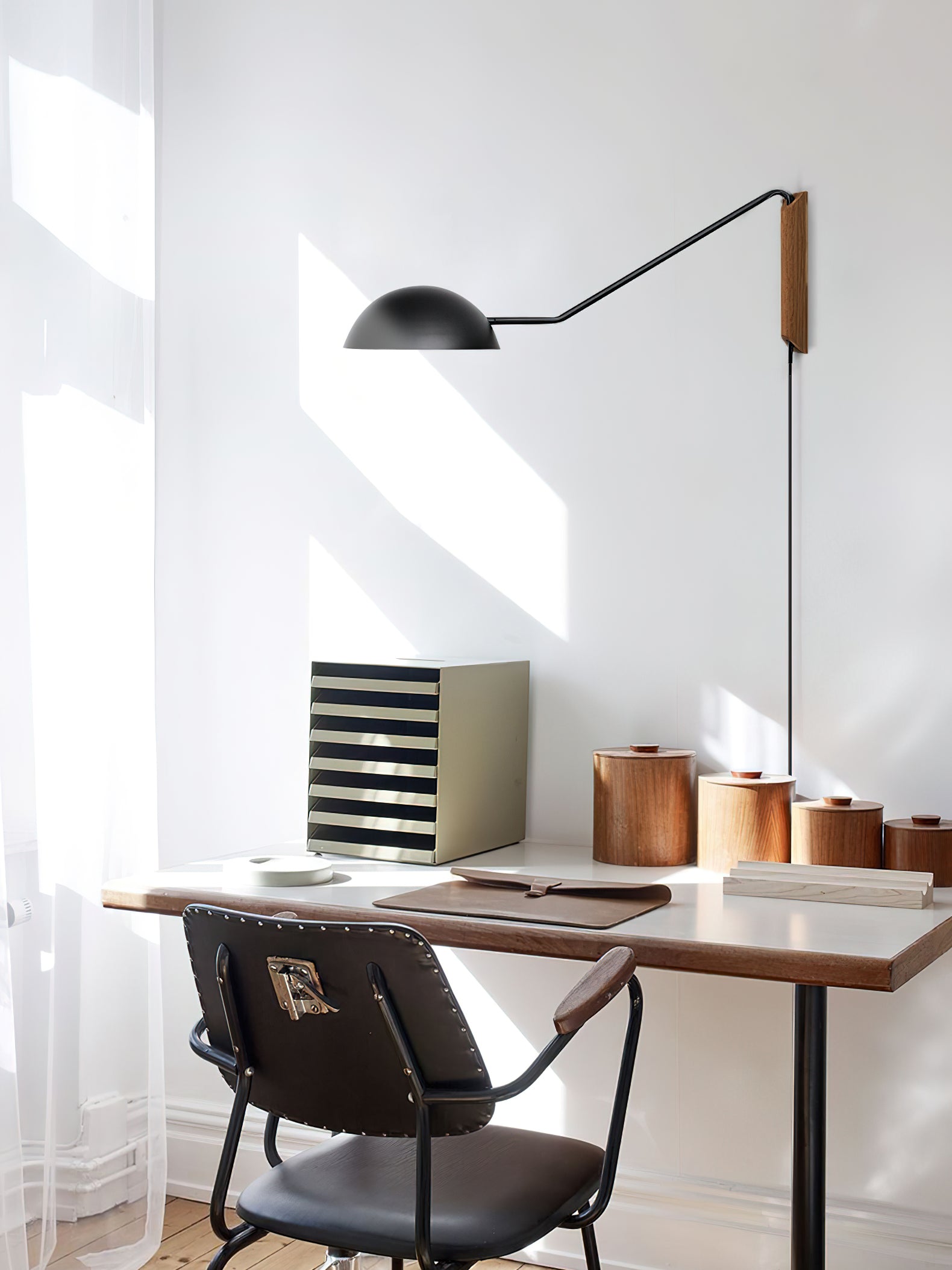 WOW Swing Dome Wall Light