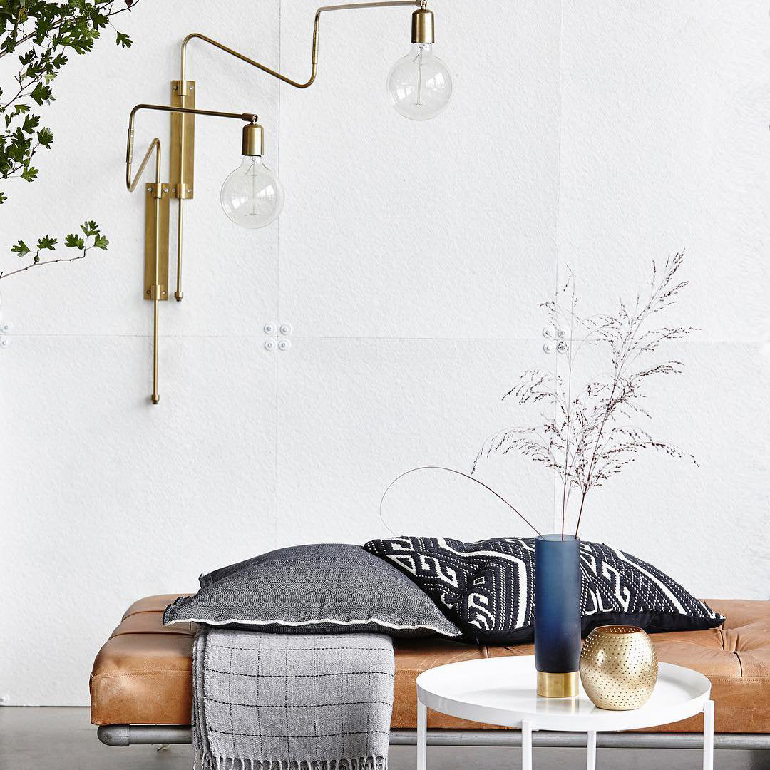 WOW Swing Wall Lamp