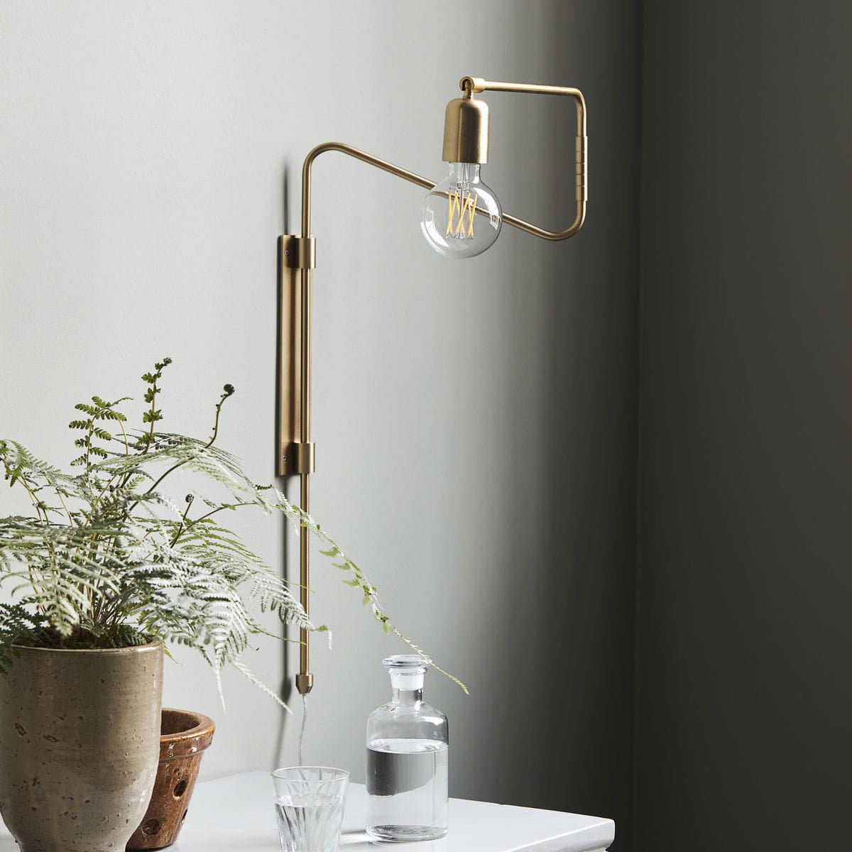 WOW Swing Wall Lamp