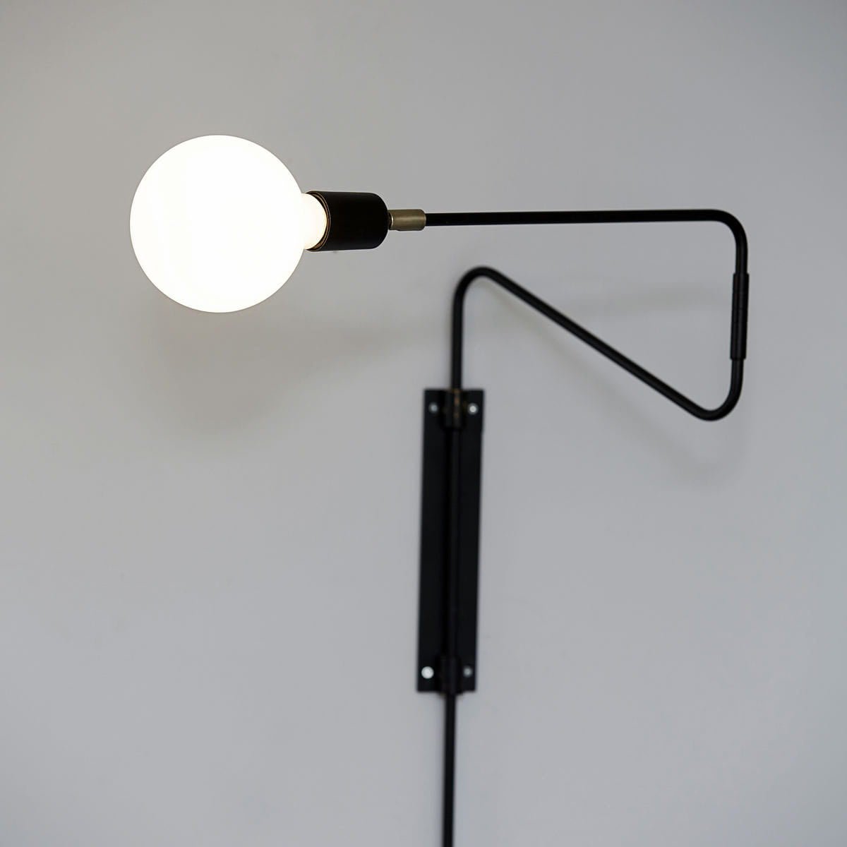 WOW Swing Wall Lamp