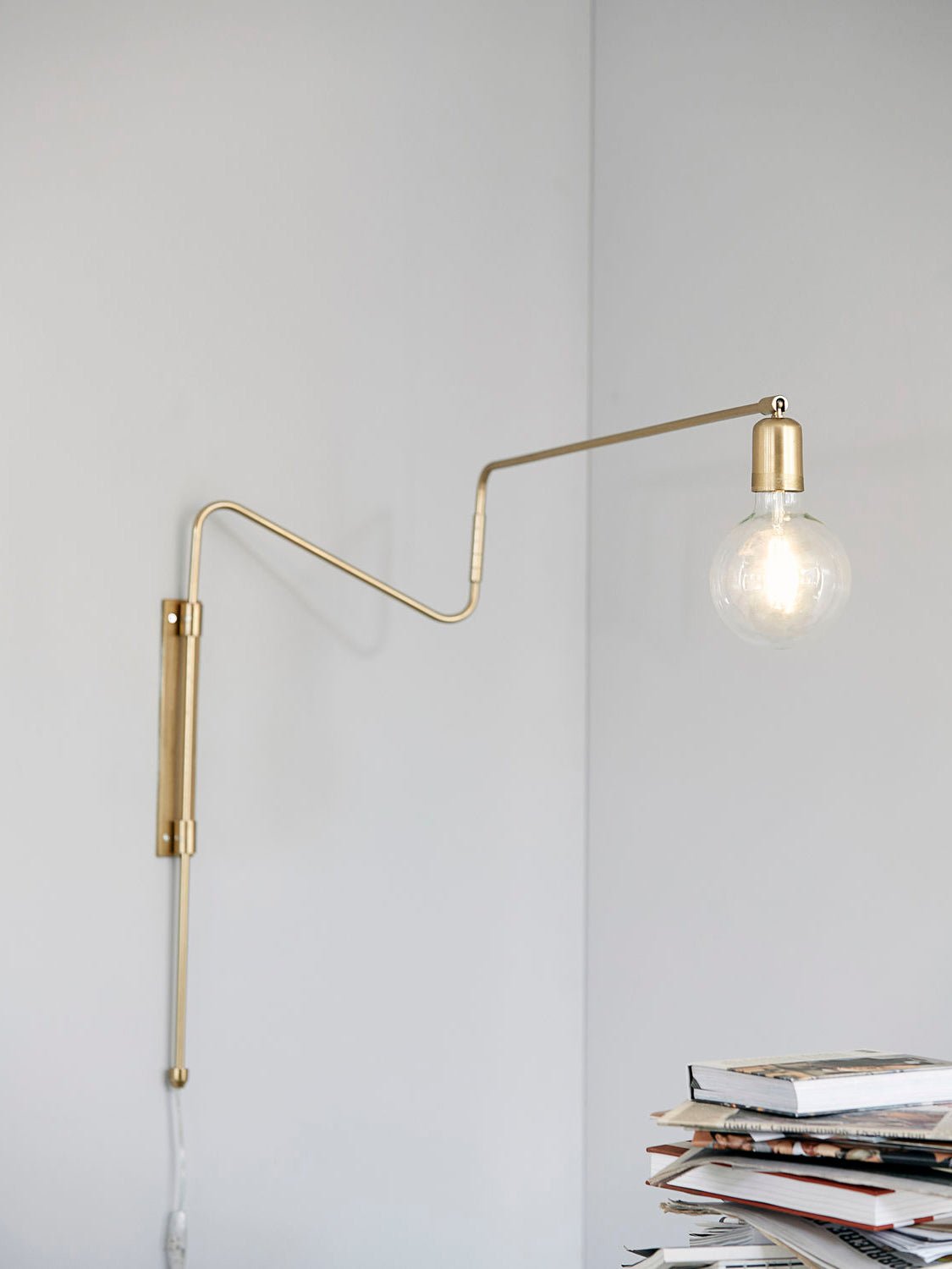 WOW Swing Wall Lamp