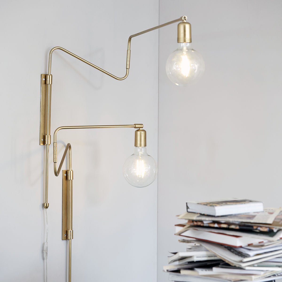 WOW Swing Wall Lamp