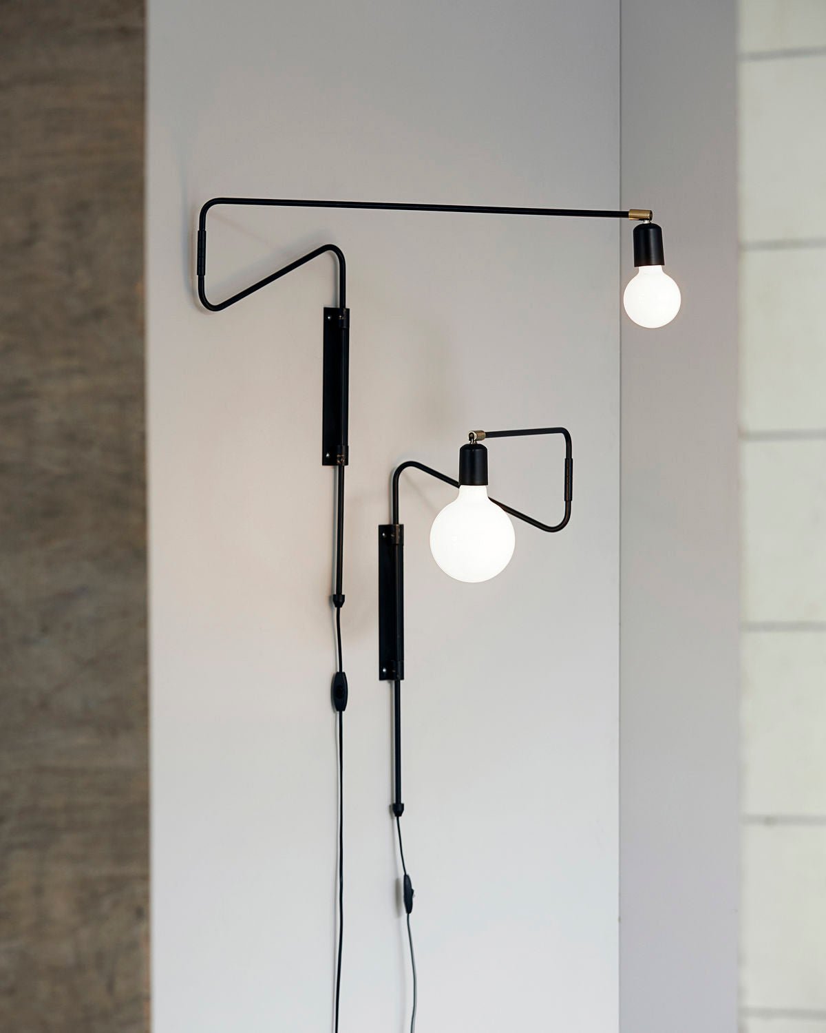 WOW Swing Wall Lamp