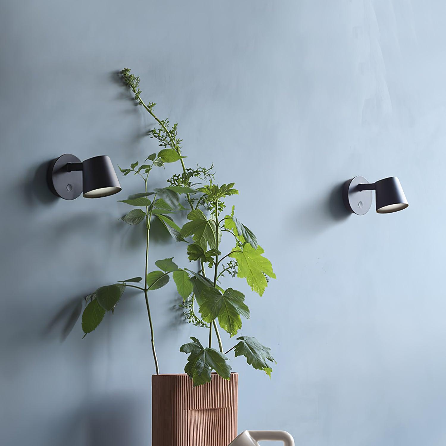 WOW Tip Wall Lamp