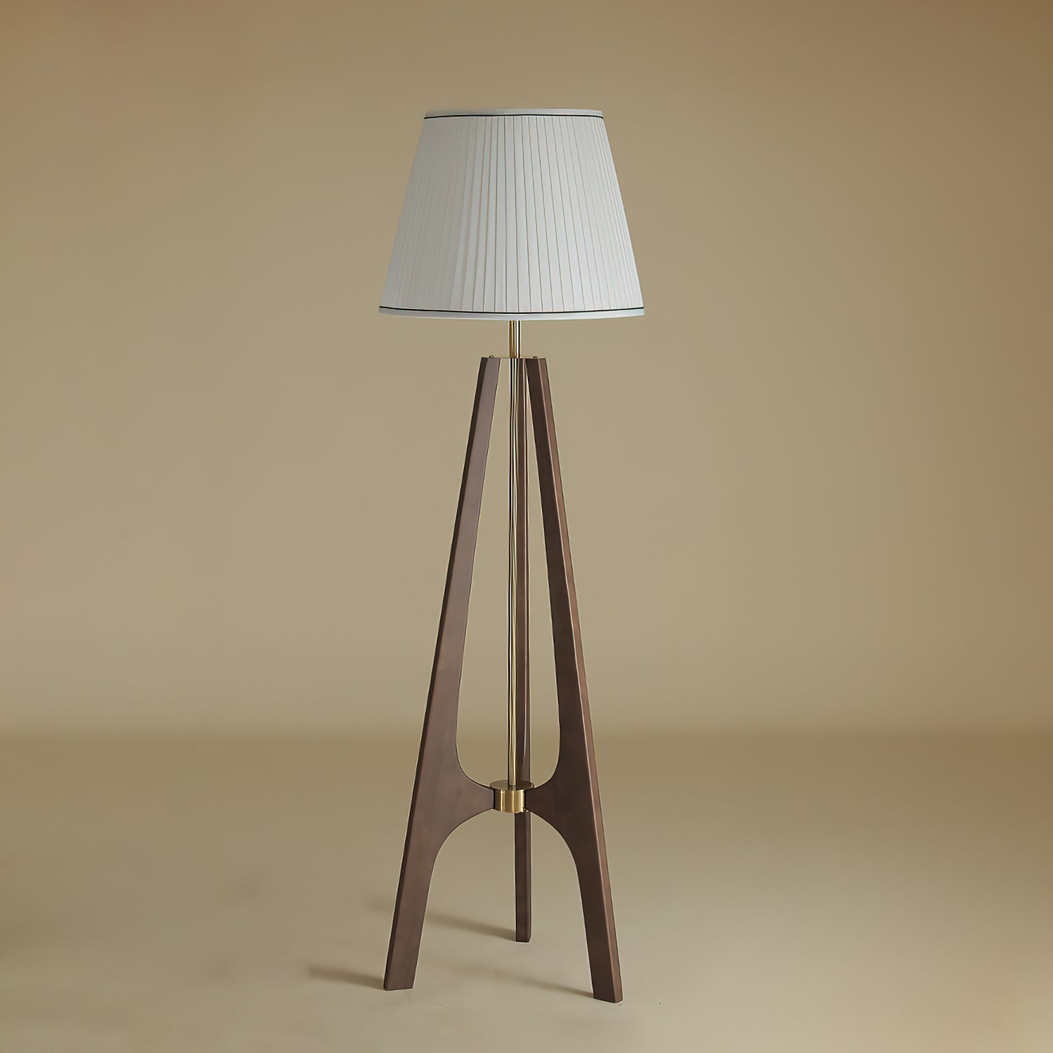 WOW Trivelle Tripod Floor Lamp