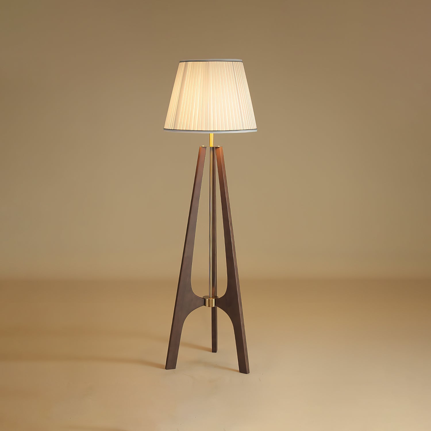 WOW Trivelle Tripod Floor Lamp