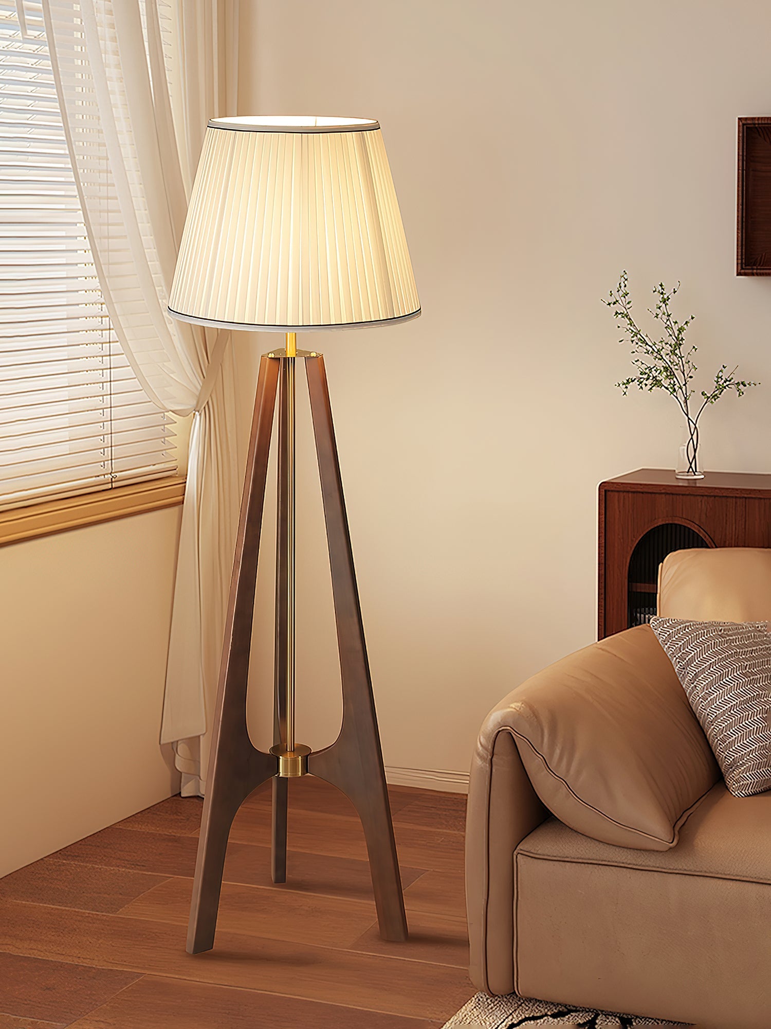 WOW Trivelle Tripod Floor Lamp