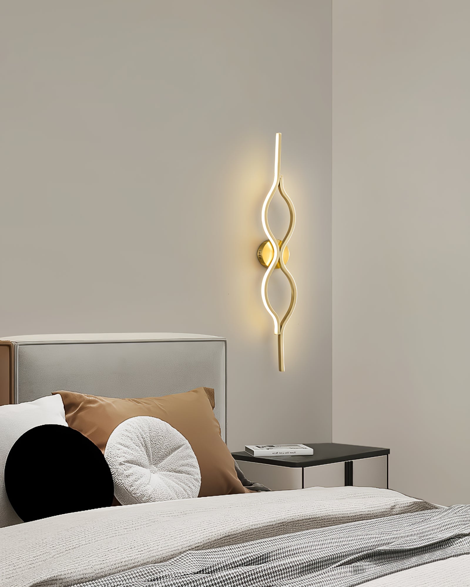 WOW Twist Brass Wall Light