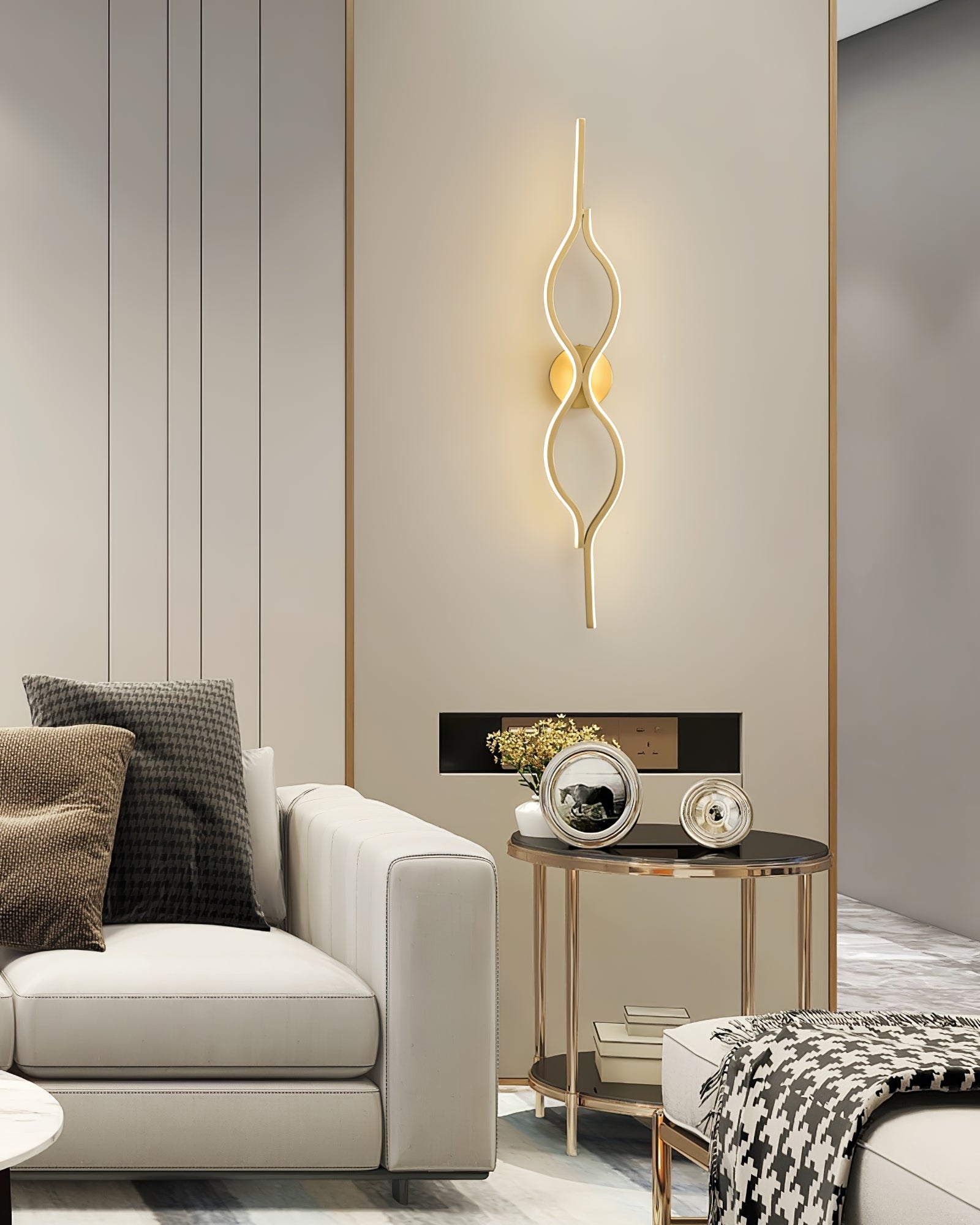 WOW Twist Brass Wall Light