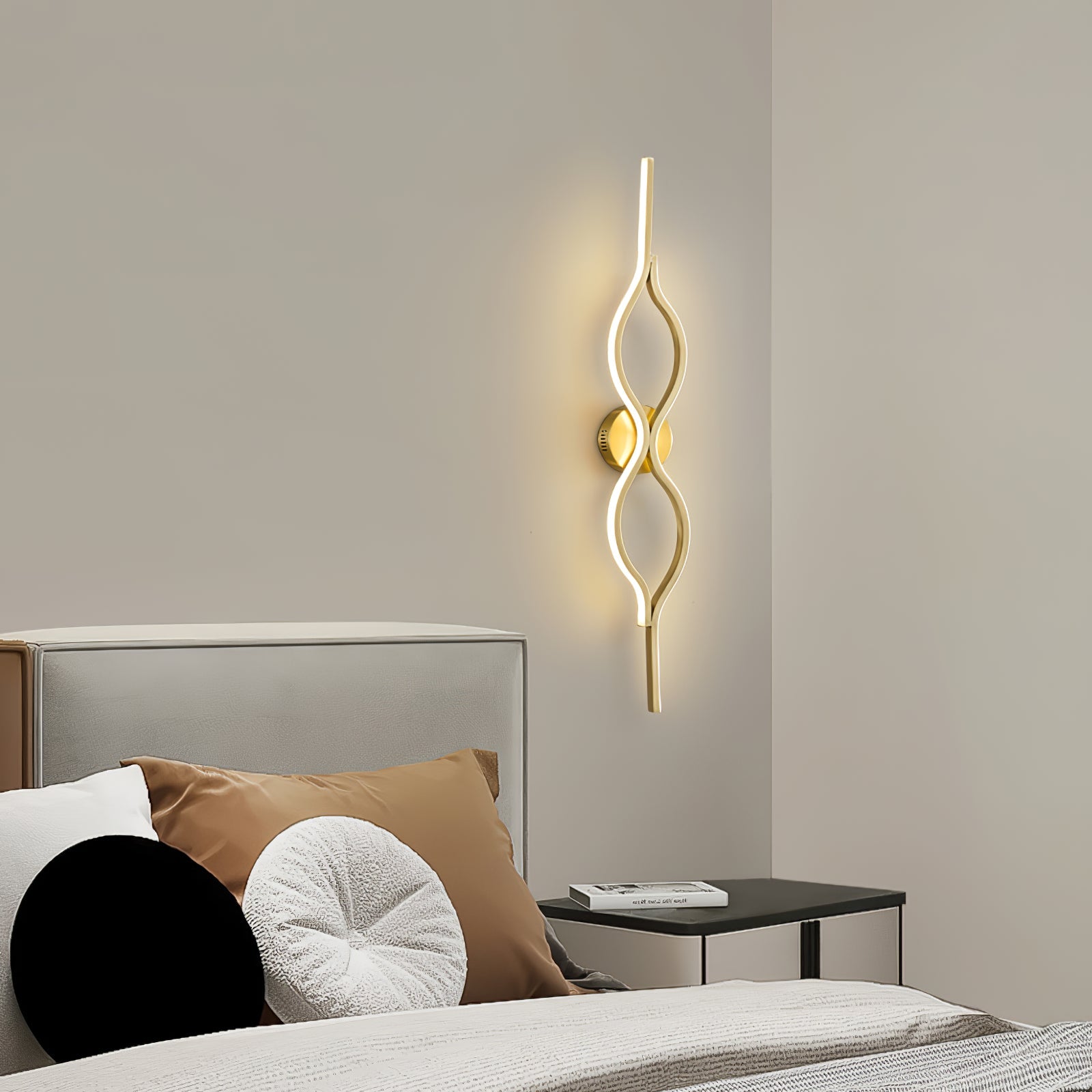 WOW Twist Brass Wall Light