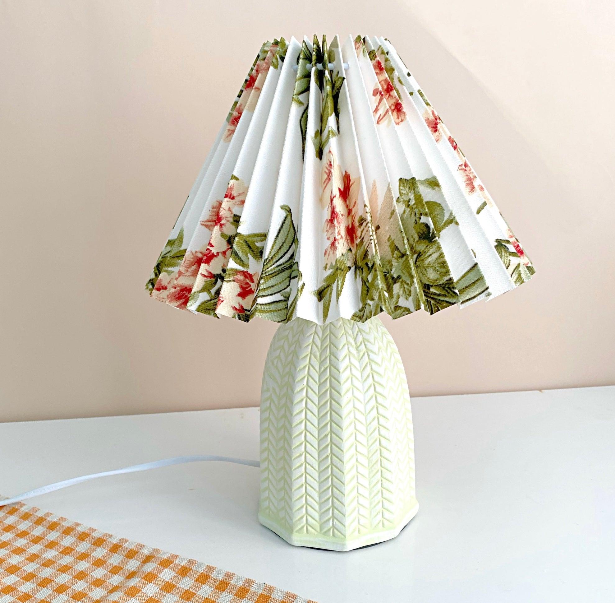 WOW Vintage Pleated Table Lamp
