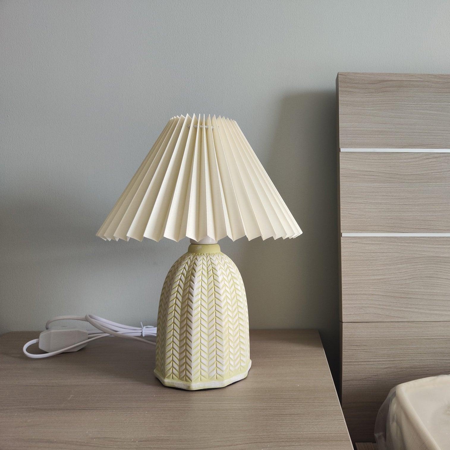 WOW Vintage Pleated Table Lamp