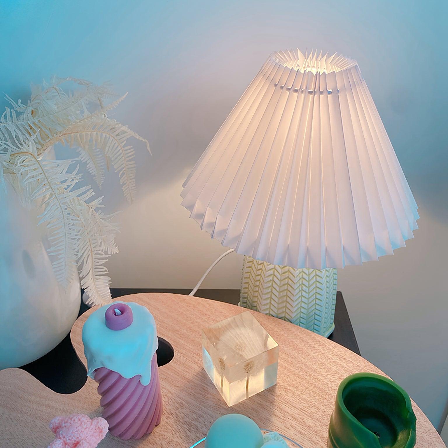 WOW Vintage Pleated Table Lamp