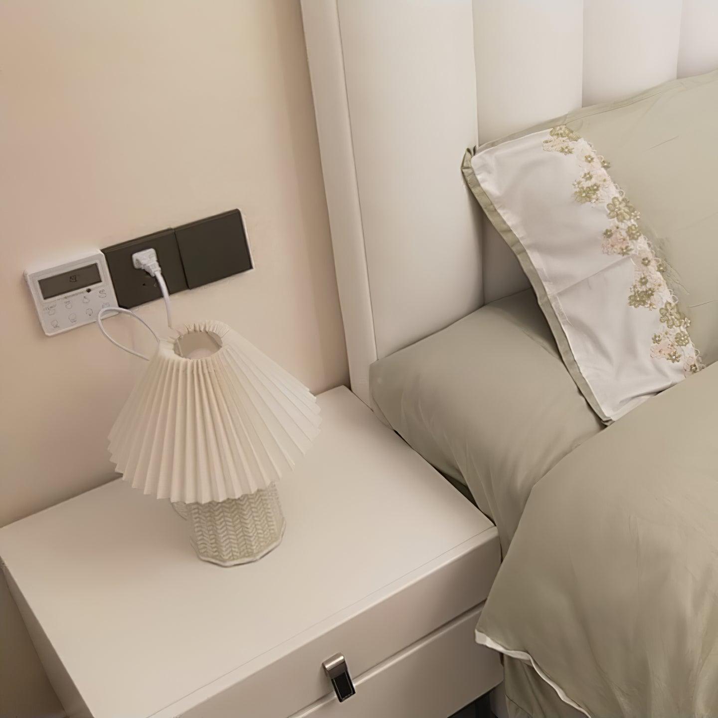 WOW Vintage Pleated Table Lamp