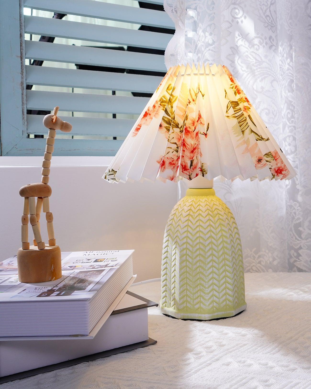 WOW Vintage Pleated Table Lamp