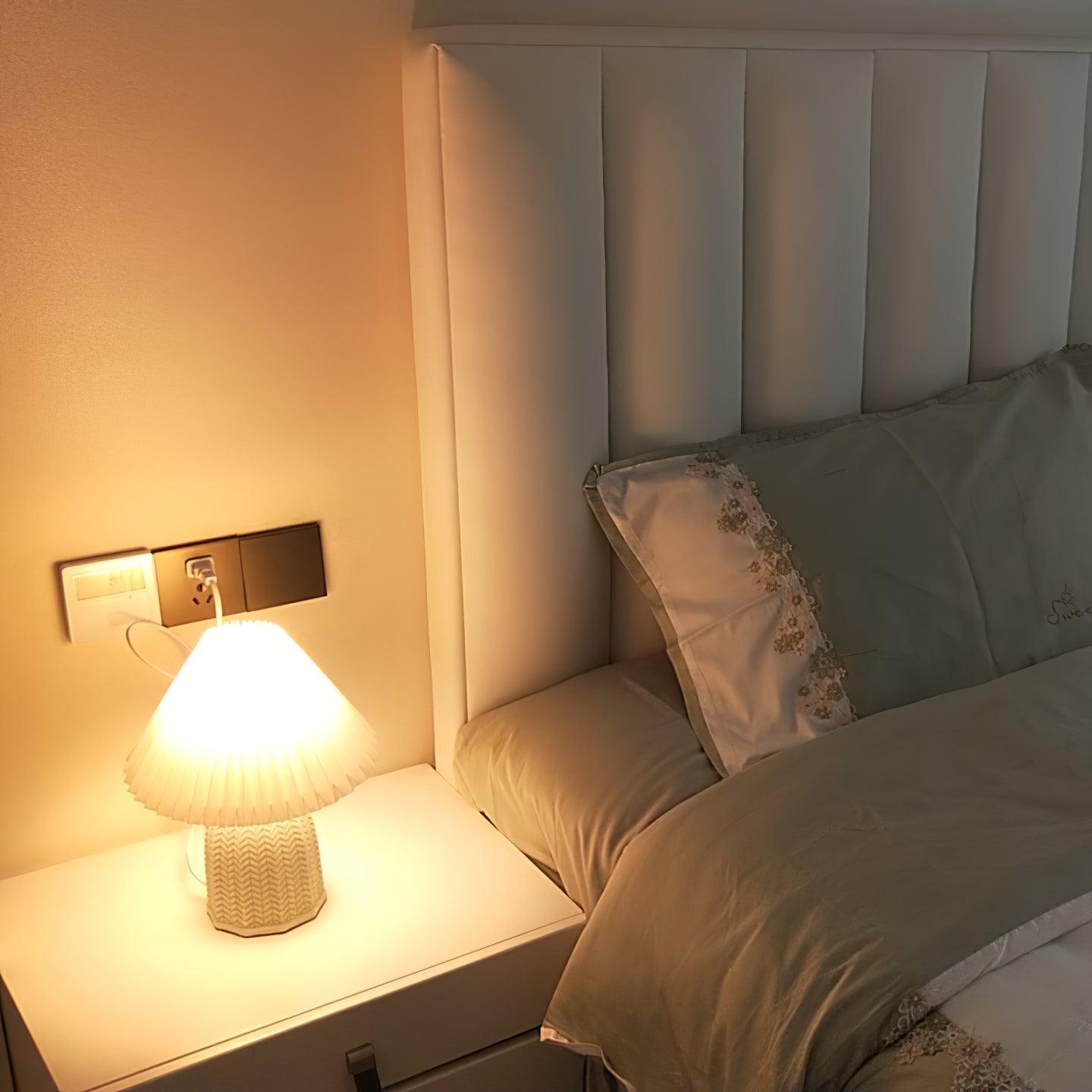 WOW Vintage Pleated Table Lamp