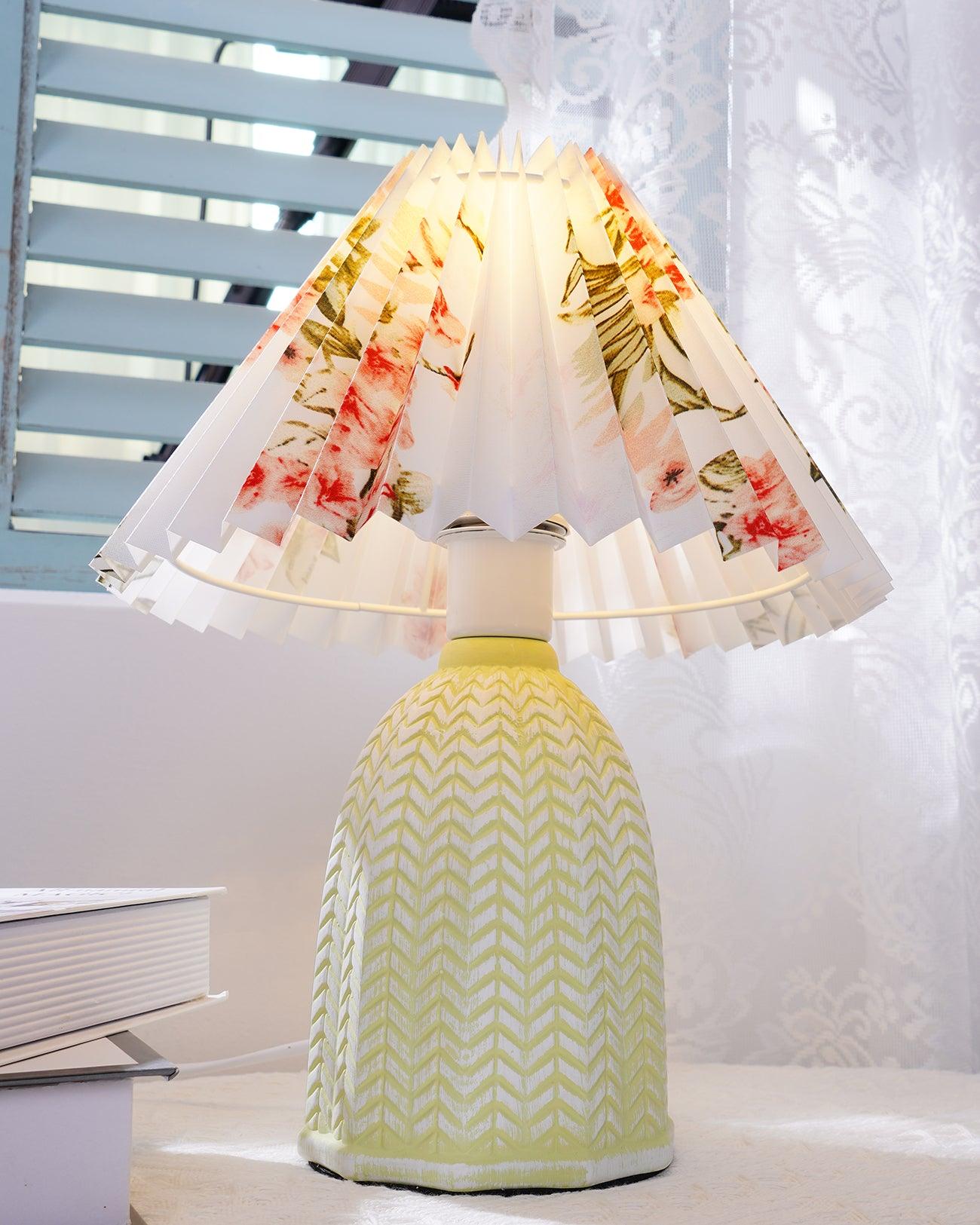 WOW Vintage Pleated Table Lamp