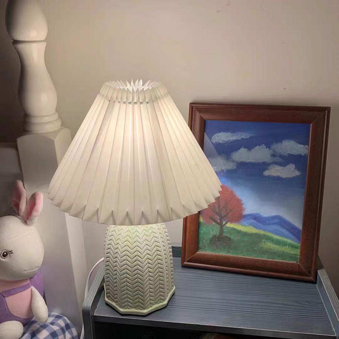 WOW Vintage Pleated Table Lamp
