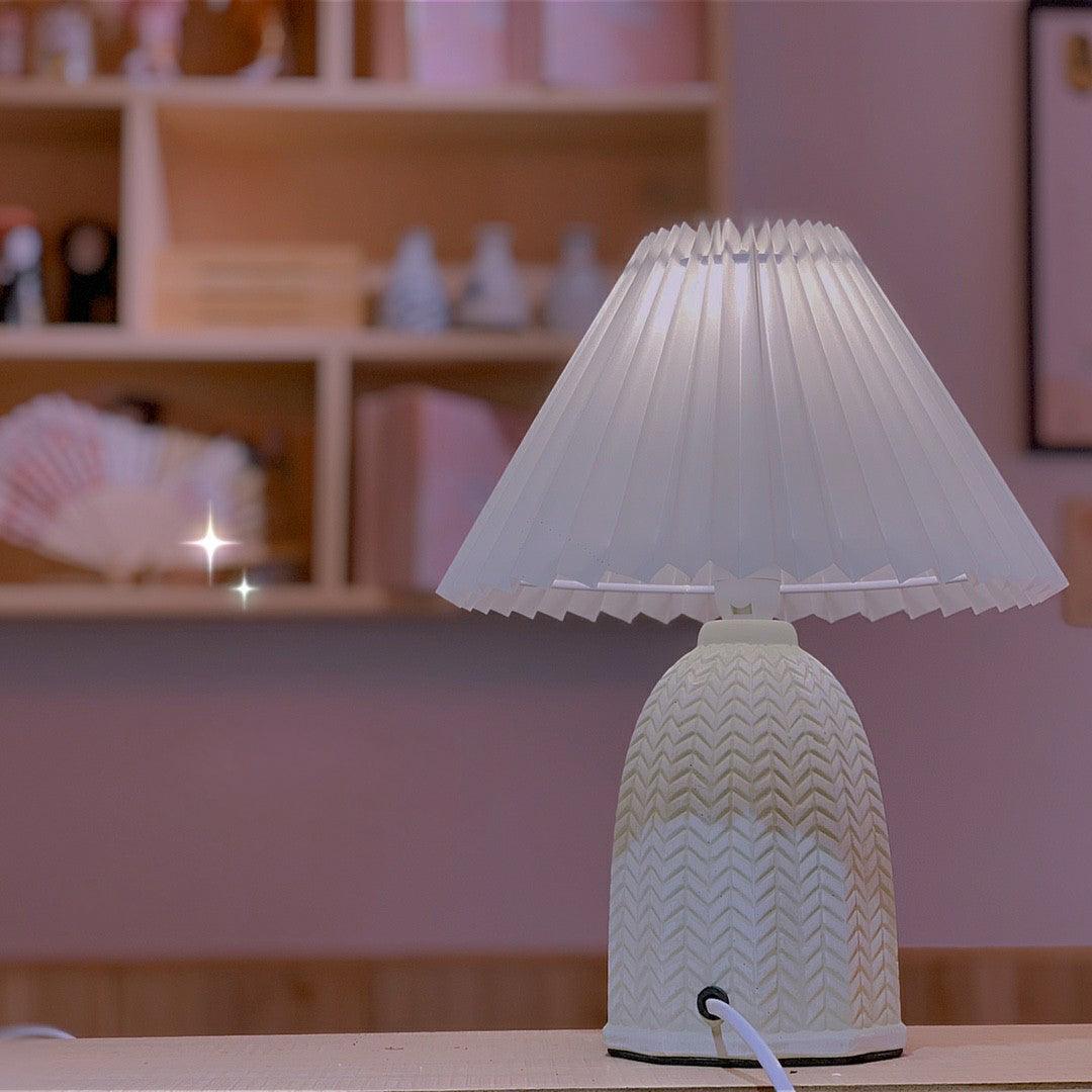 WOW Vintage Pleated Table Lamp